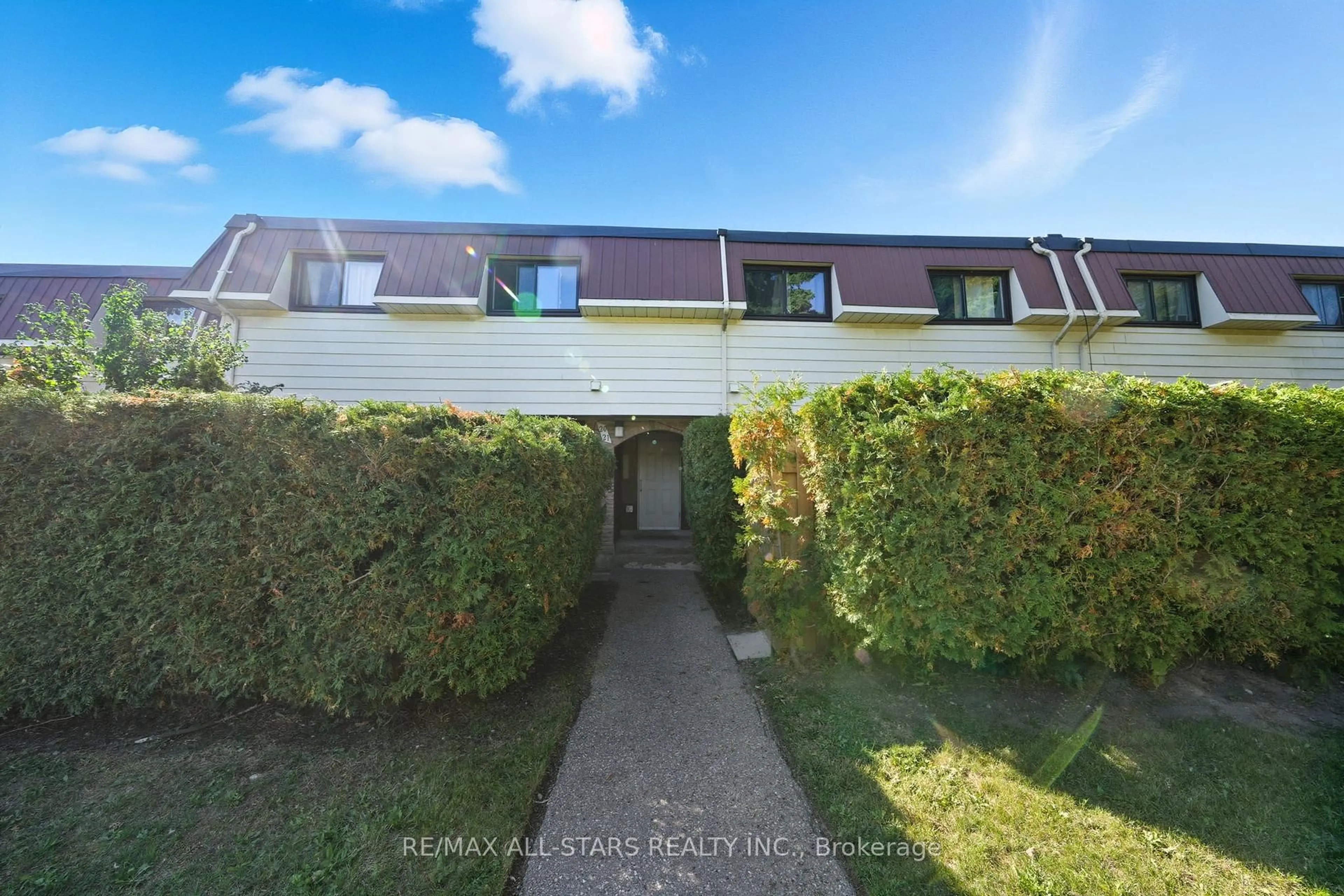 A pic from outside/outdoor area/front of a property/back of a property/a pic from drone, street for 506 Normandy St #20, Oshawa Ontario L1H 7N8