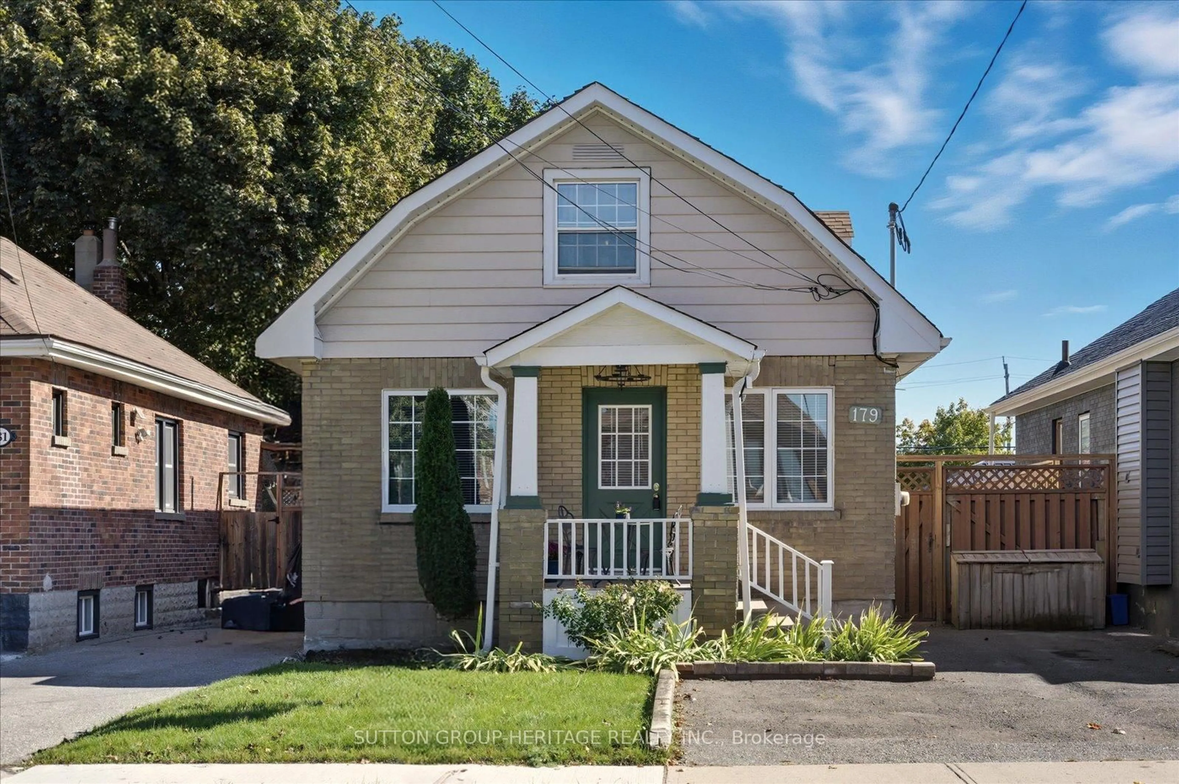 Home with vinyl exterior material, street for 179 Oshawa Blvd, Oshawa Ontario L1G 5S6