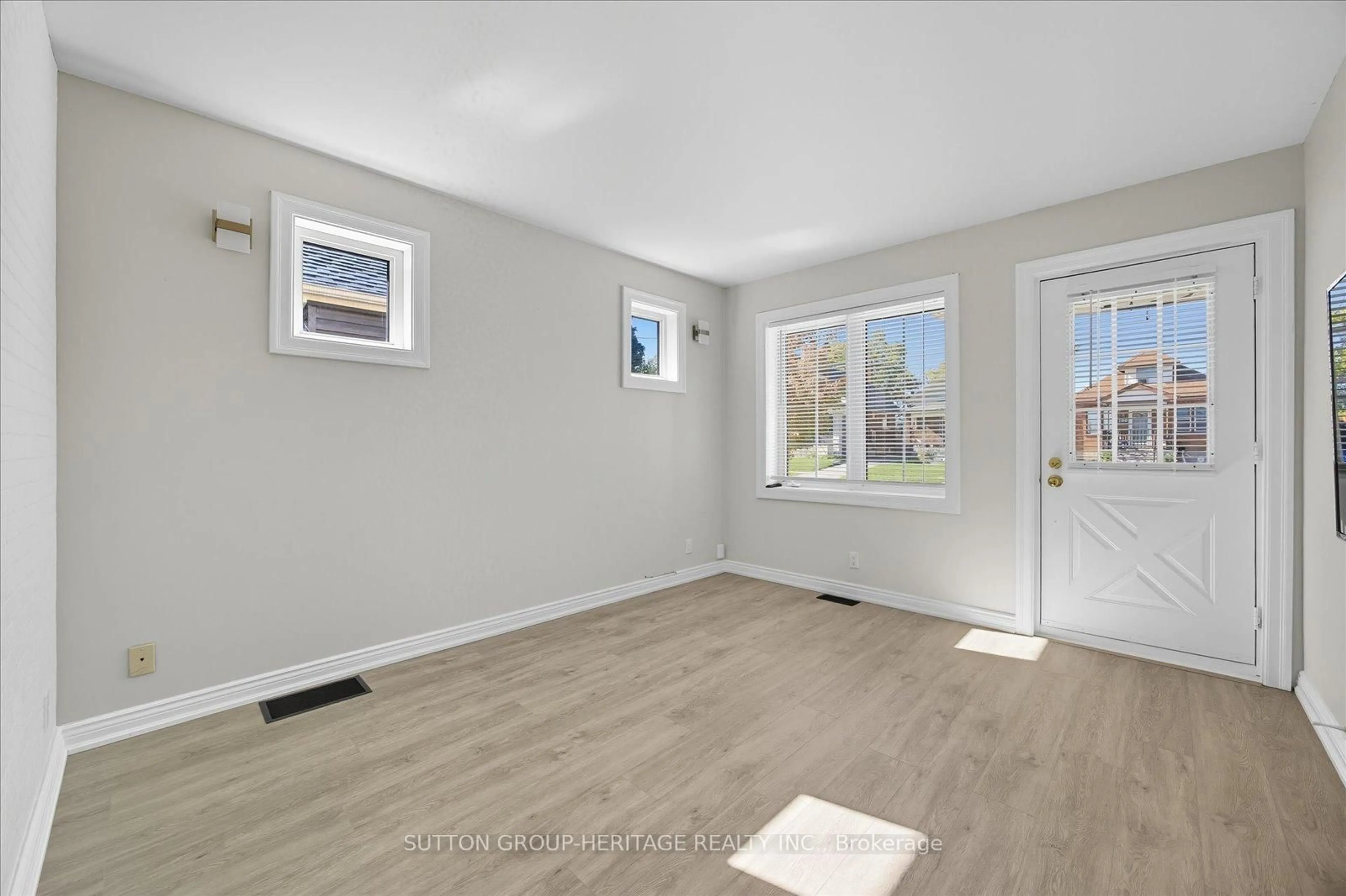 A pic of a room for 179 Oshawa Blvd, Oshawa Ontario L1G 5S6
