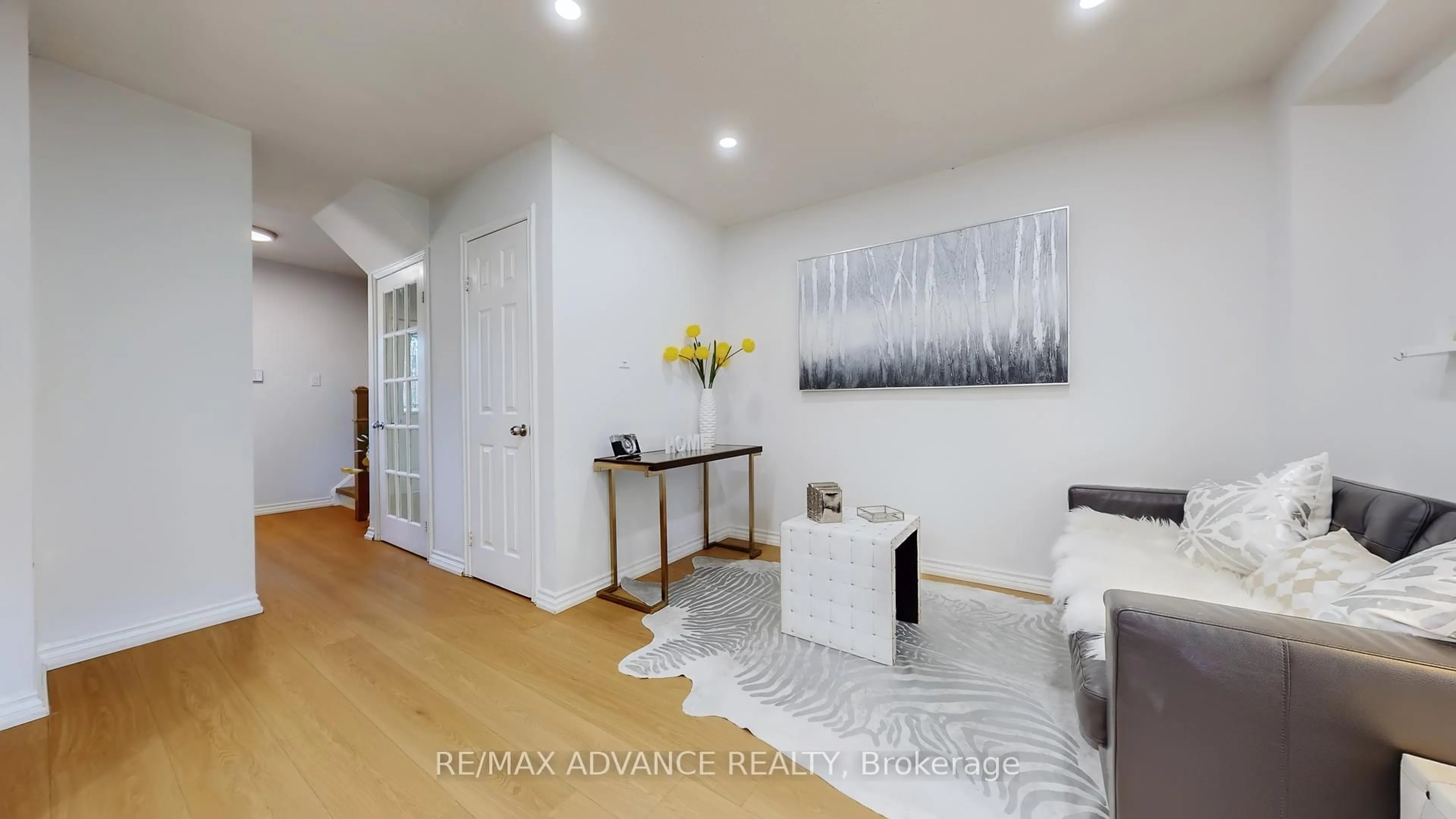 Indoor entryway for 46 Deverill Cres, Ajax Ontario L1T 1S7