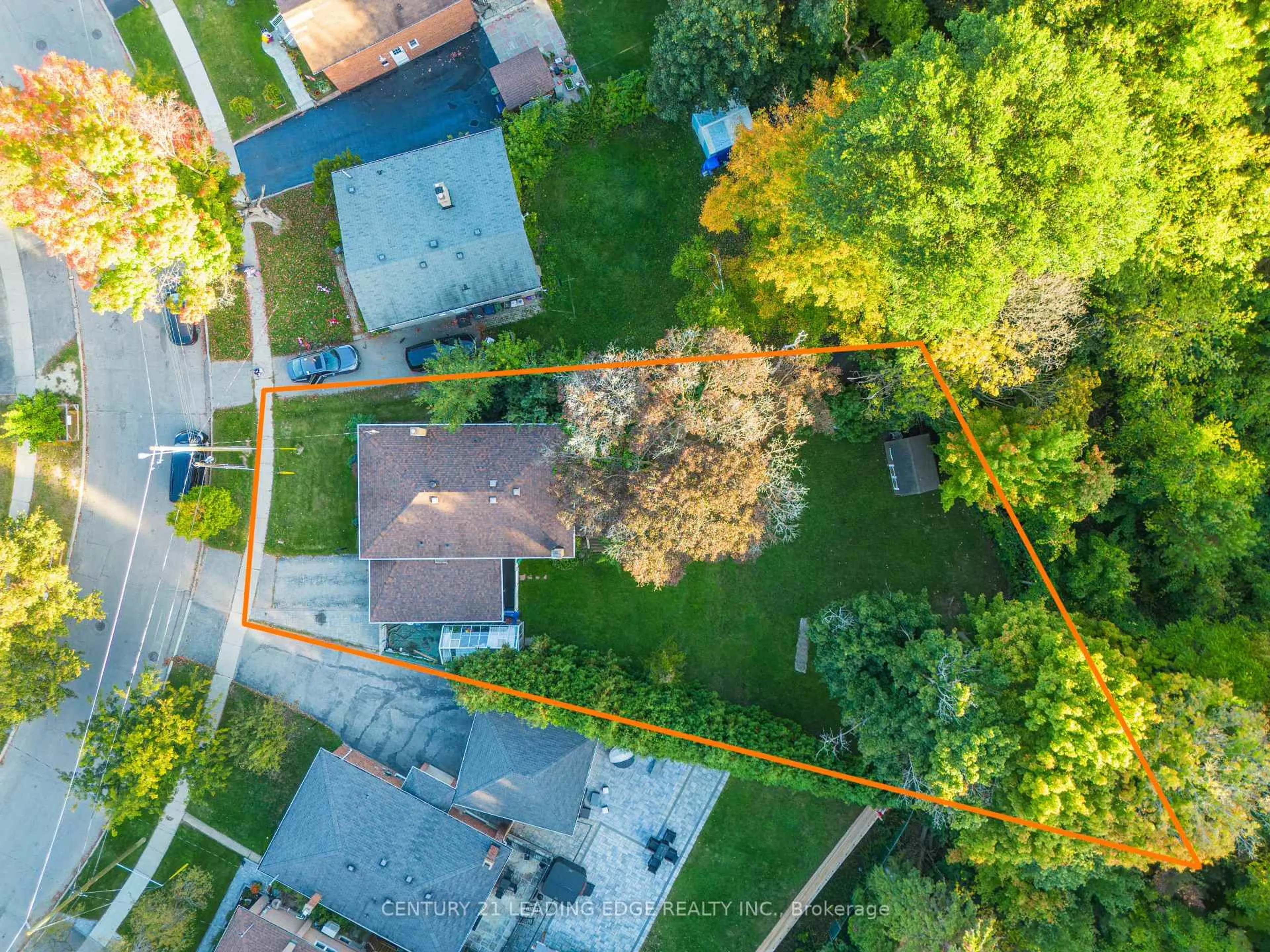 A pic from outside/outdoor area/front of a property/back of a property/a pic from drone, street for 50 Meldazy Dr, Toronto Ontario M1P 4G1