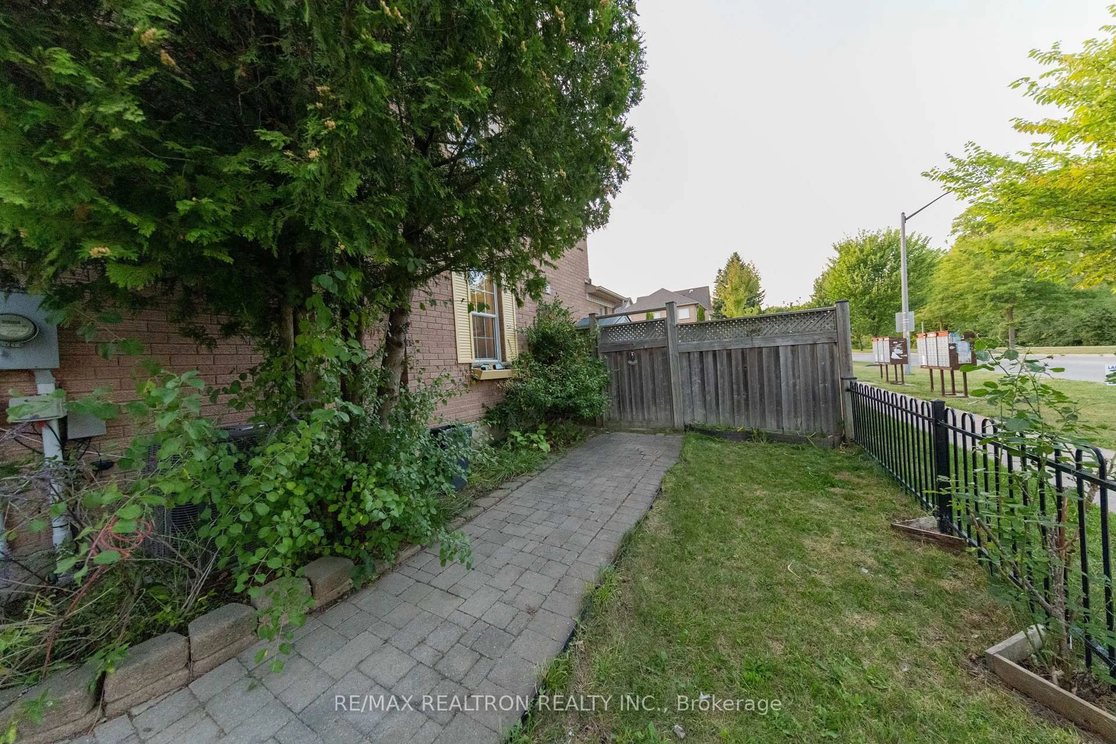 A pic from outside/outdoor area/front of a property/back of a property/a pic from drone, street for 2 Randolph Ave, Whitby Ontario L1P 1N2