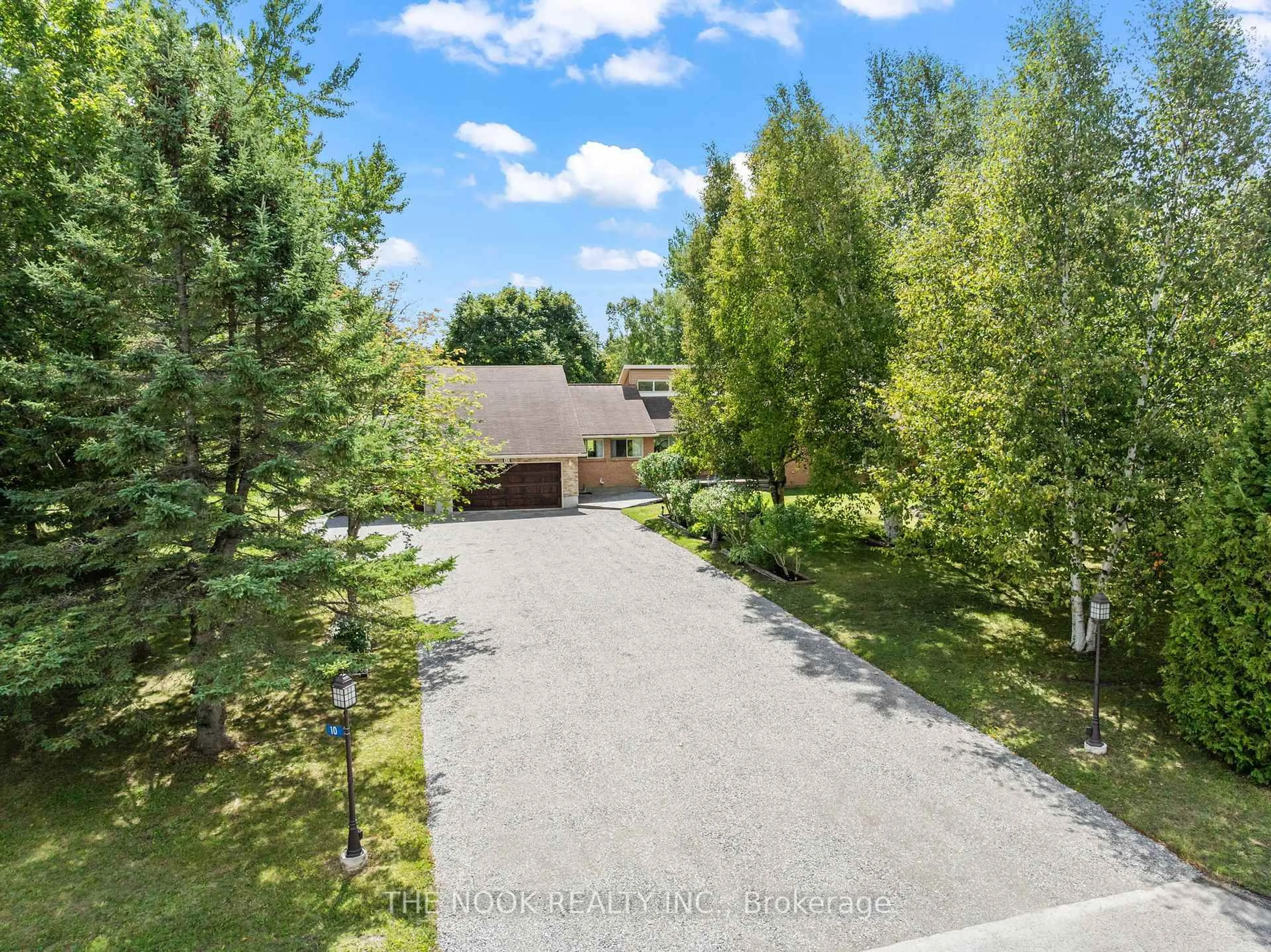 A pic from outside/outdoor area/front of a property/back of a property/a pic from drone, street for 10 Stone Sound Dr, Scugog Ontario L9L 1P5