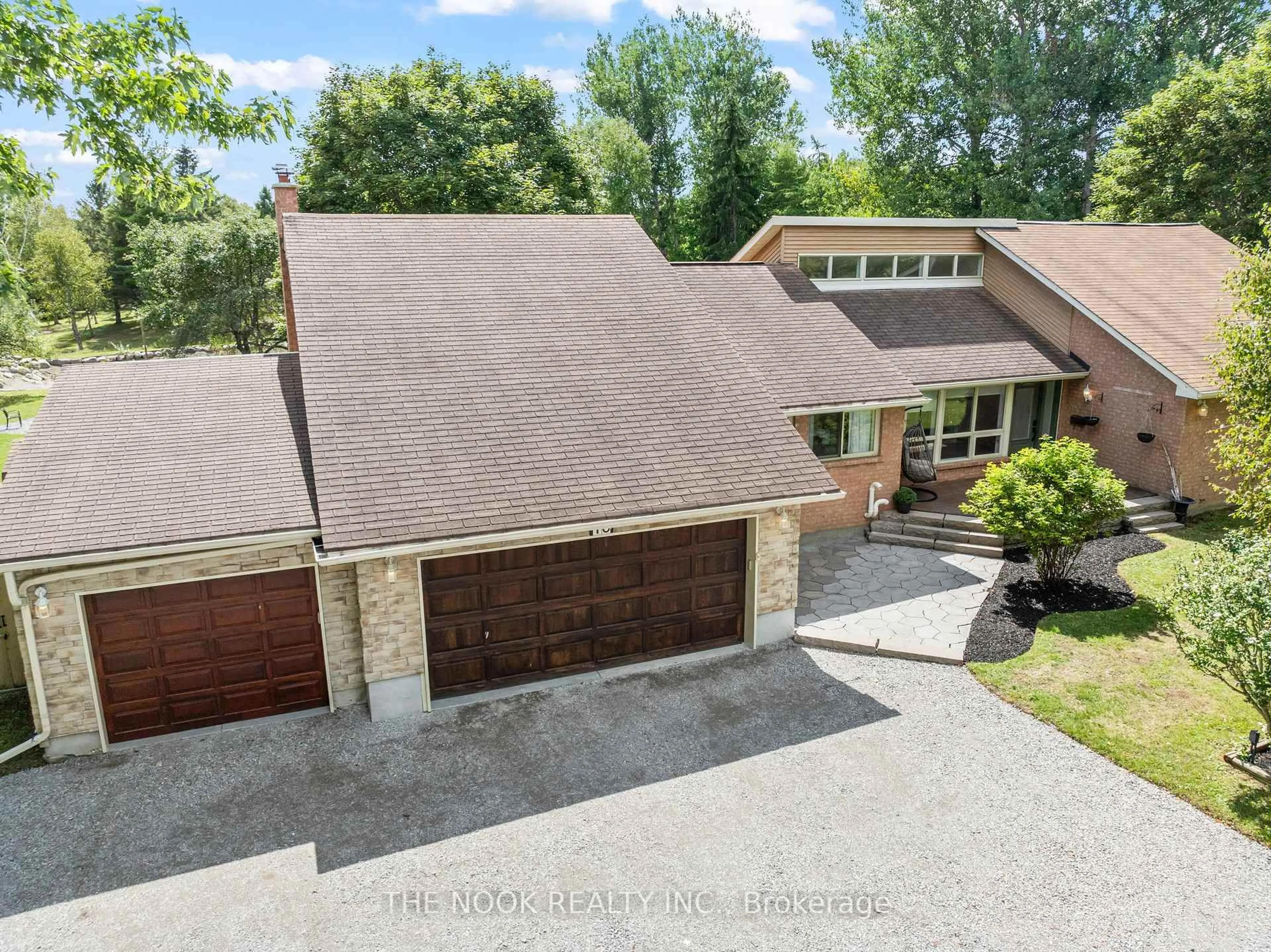 A pic from outside/outdoor area/front of a property/back of a property/a pic from drone, street for 10 Stone Sound Dr, Scugog Ontario L9L 1P5