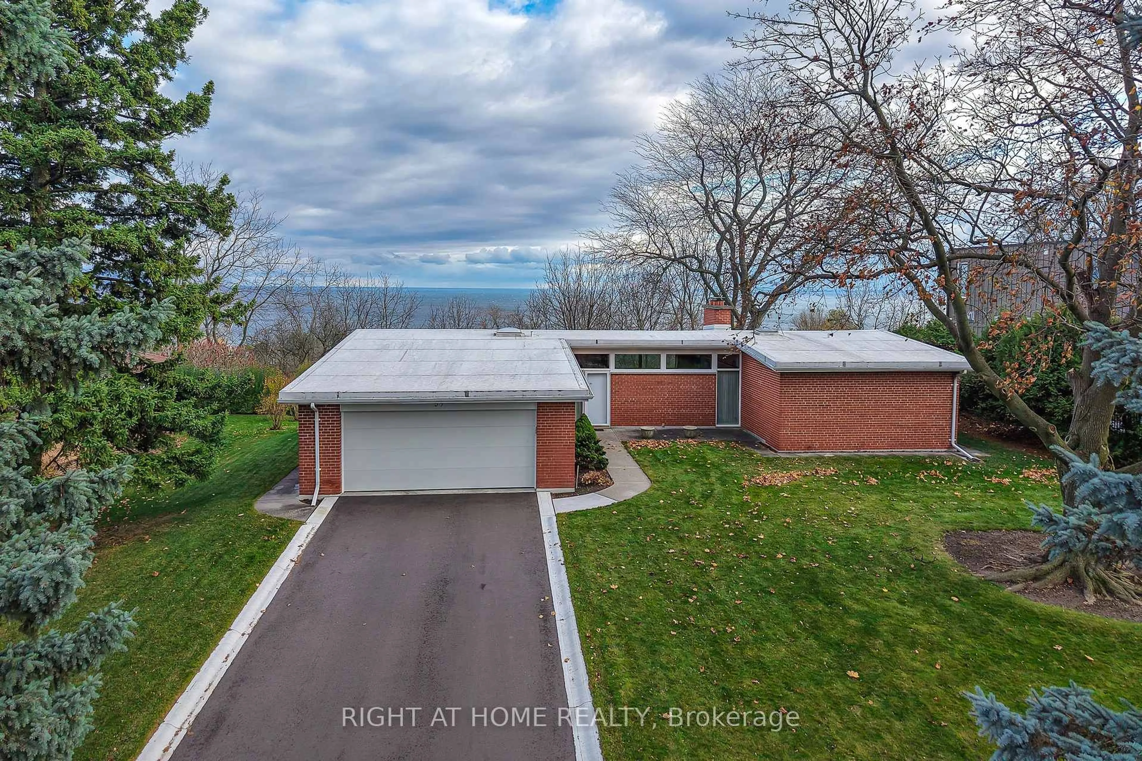 A pic from outside/outdoor area/front of a property/back of a property/a pic from drone, unknown for 59 Hill Cres, Toronto Ontario M1M 1J3