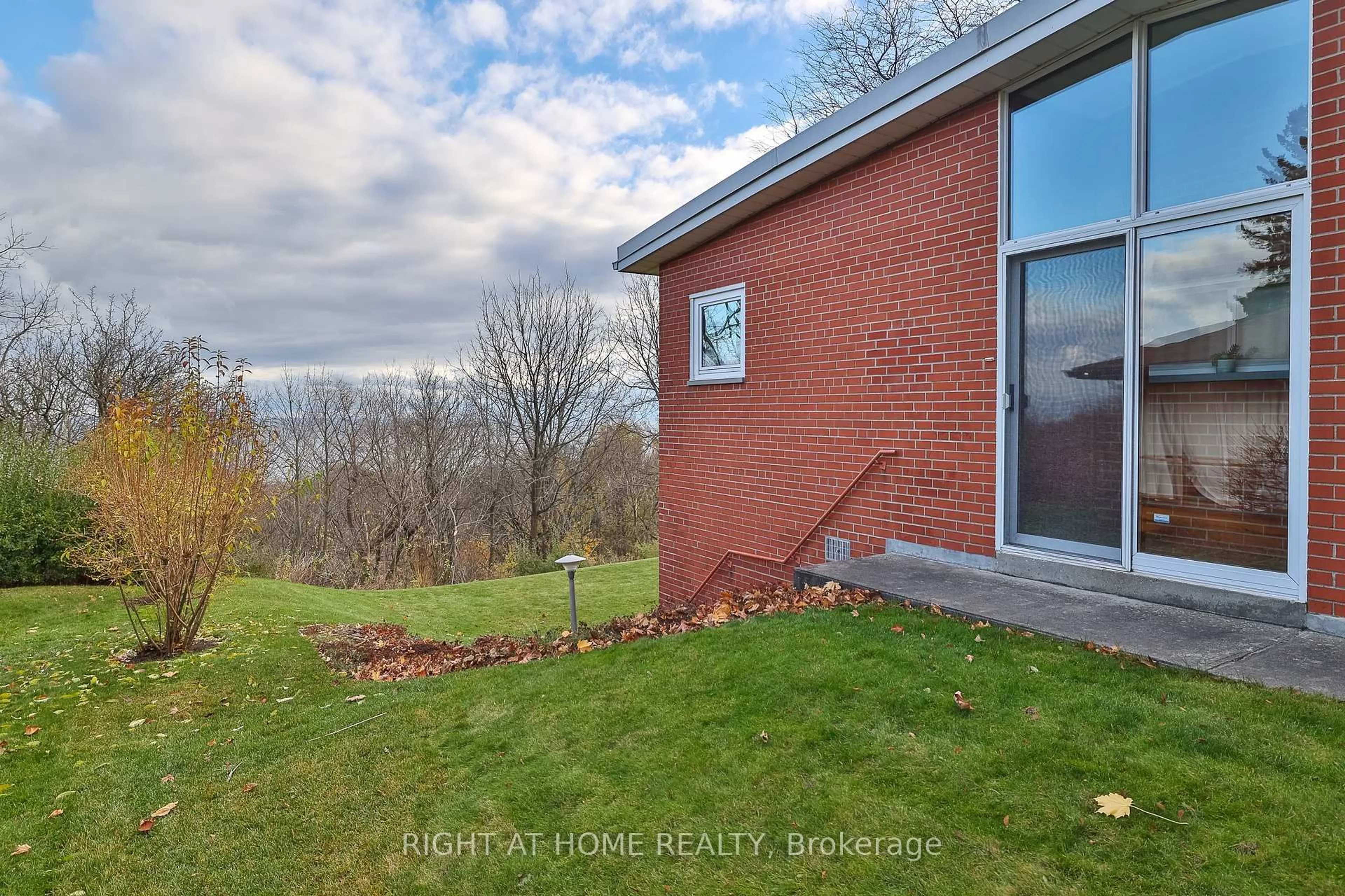 A pic from outside/outdoor area/front of a property/back of a property/a pic from drone, water/lake/river/ocean view for 59 Hill Cres, Toronto Ontario M1M 1J3