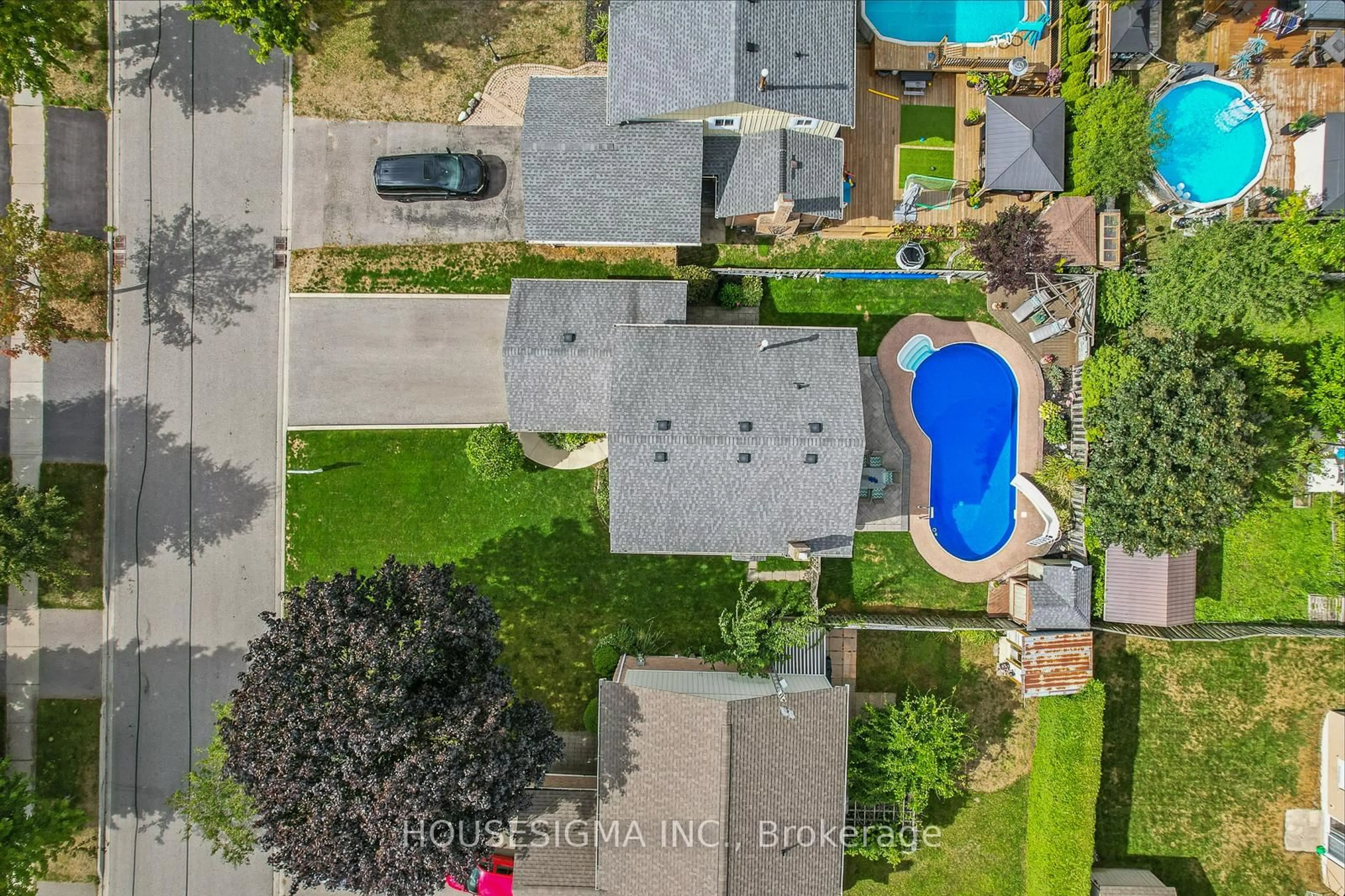 A pic from outside/outdoor area/front of a property/back of a property/a pic from drone, unknown for 47 Winston Cres, Whitby Ontario L1N 6Y3