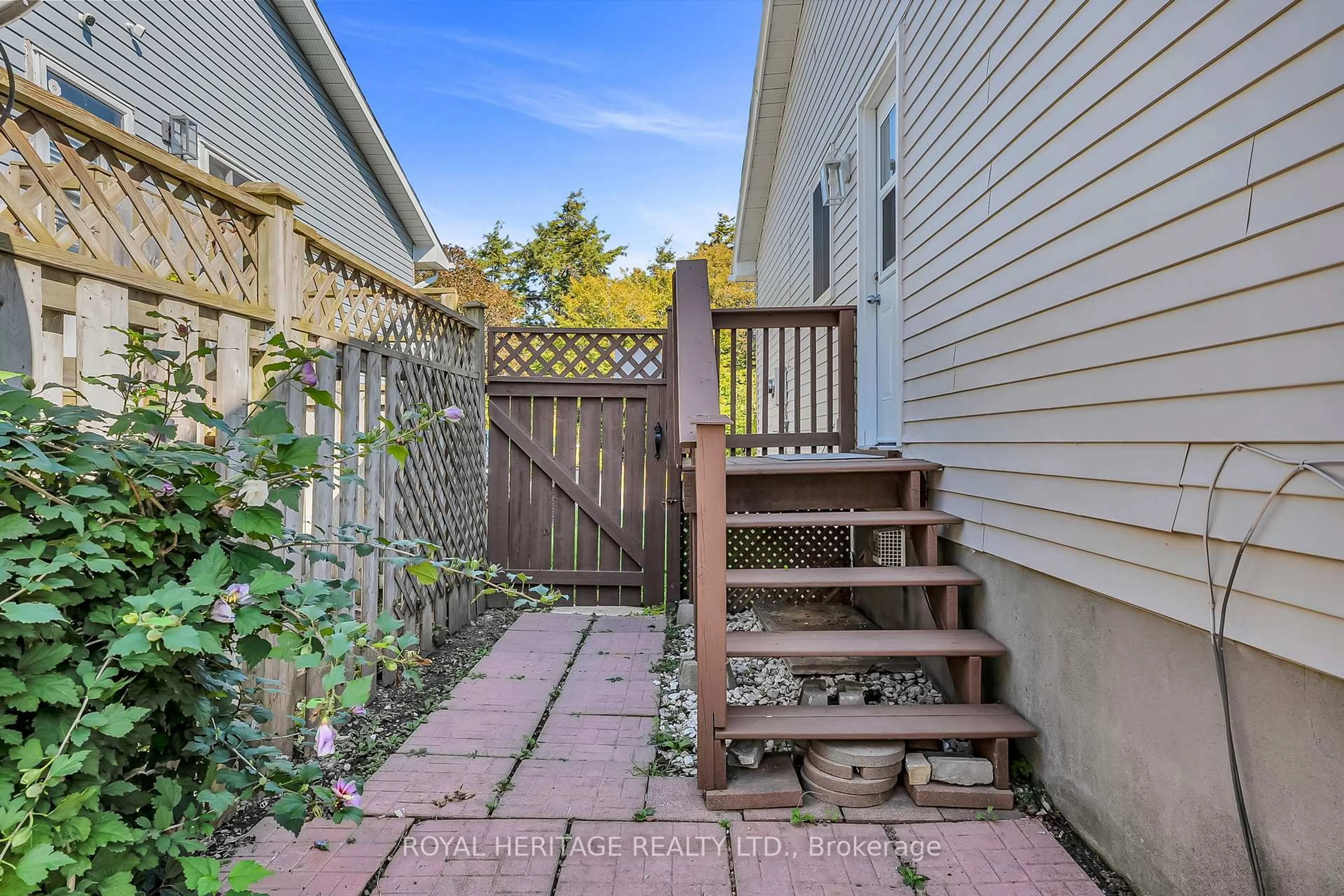 Patio, street for 1312 Valley Dr, Oshawa Ontario L1J 7J7
