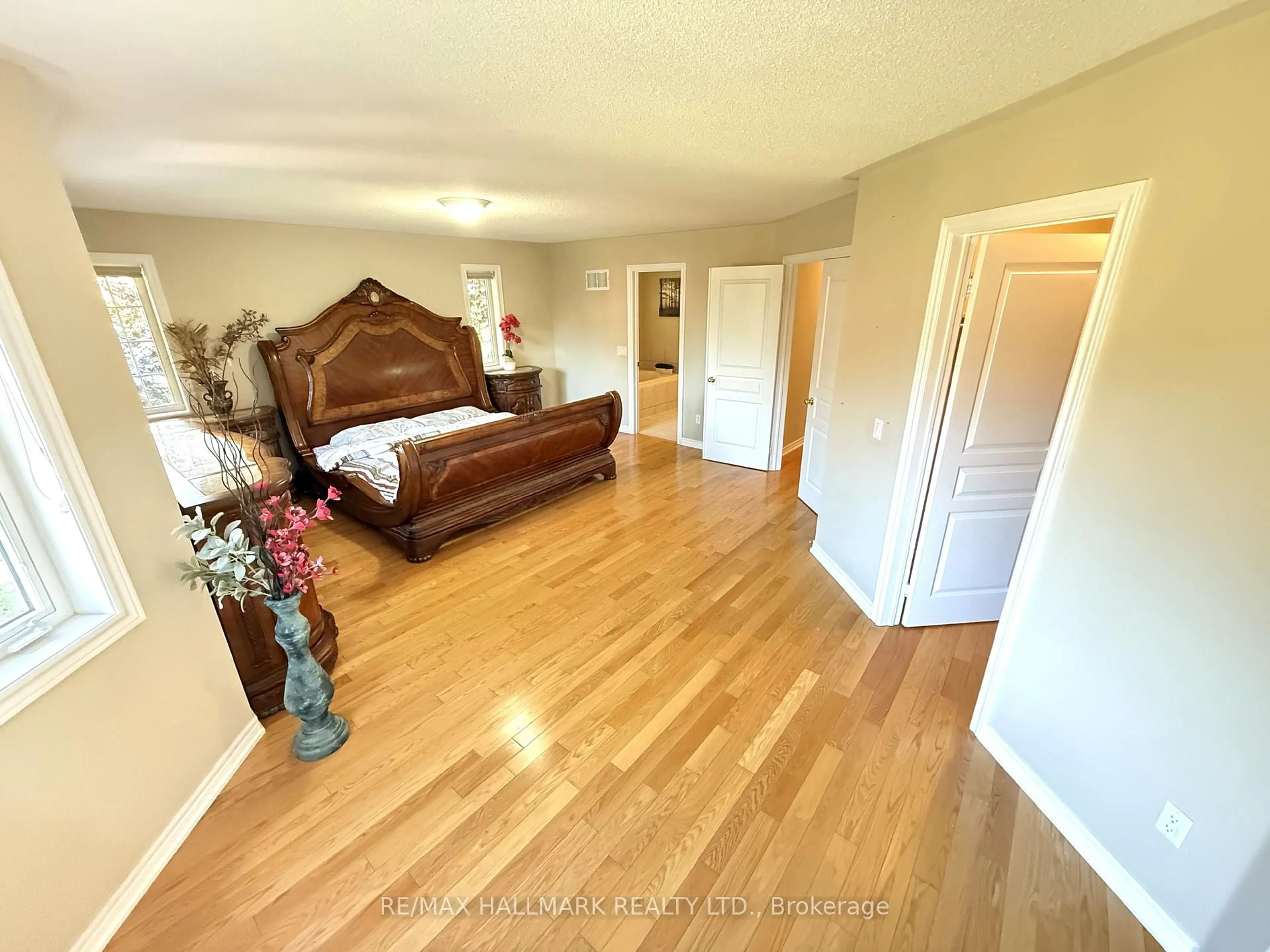 A pic of a room for 2 Twin Streams Rd, Whitby Ontario L1P 1P1