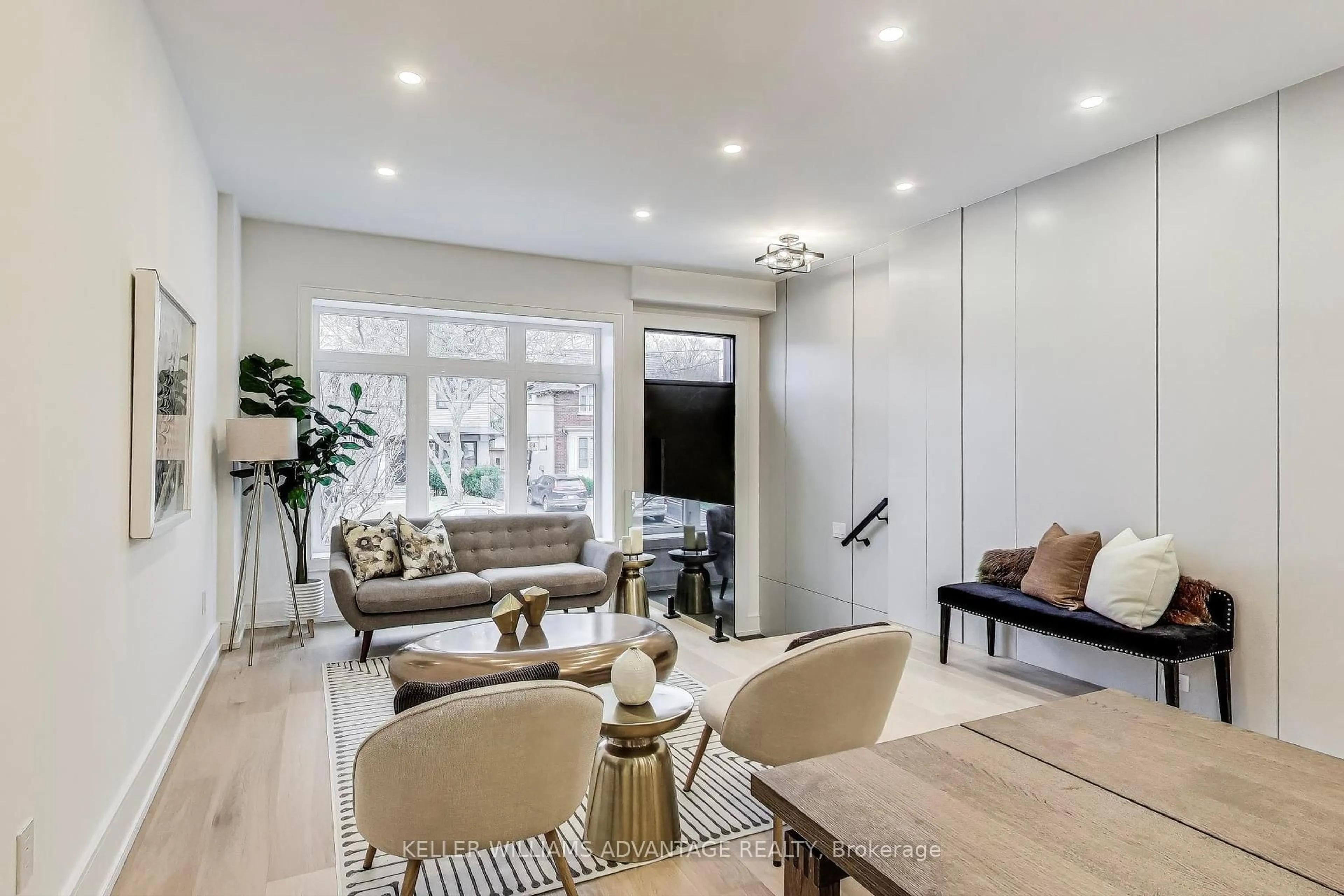 Living room with furniture, unknown for 36 Doris Dr, Toronto Ontario M4B 3C8