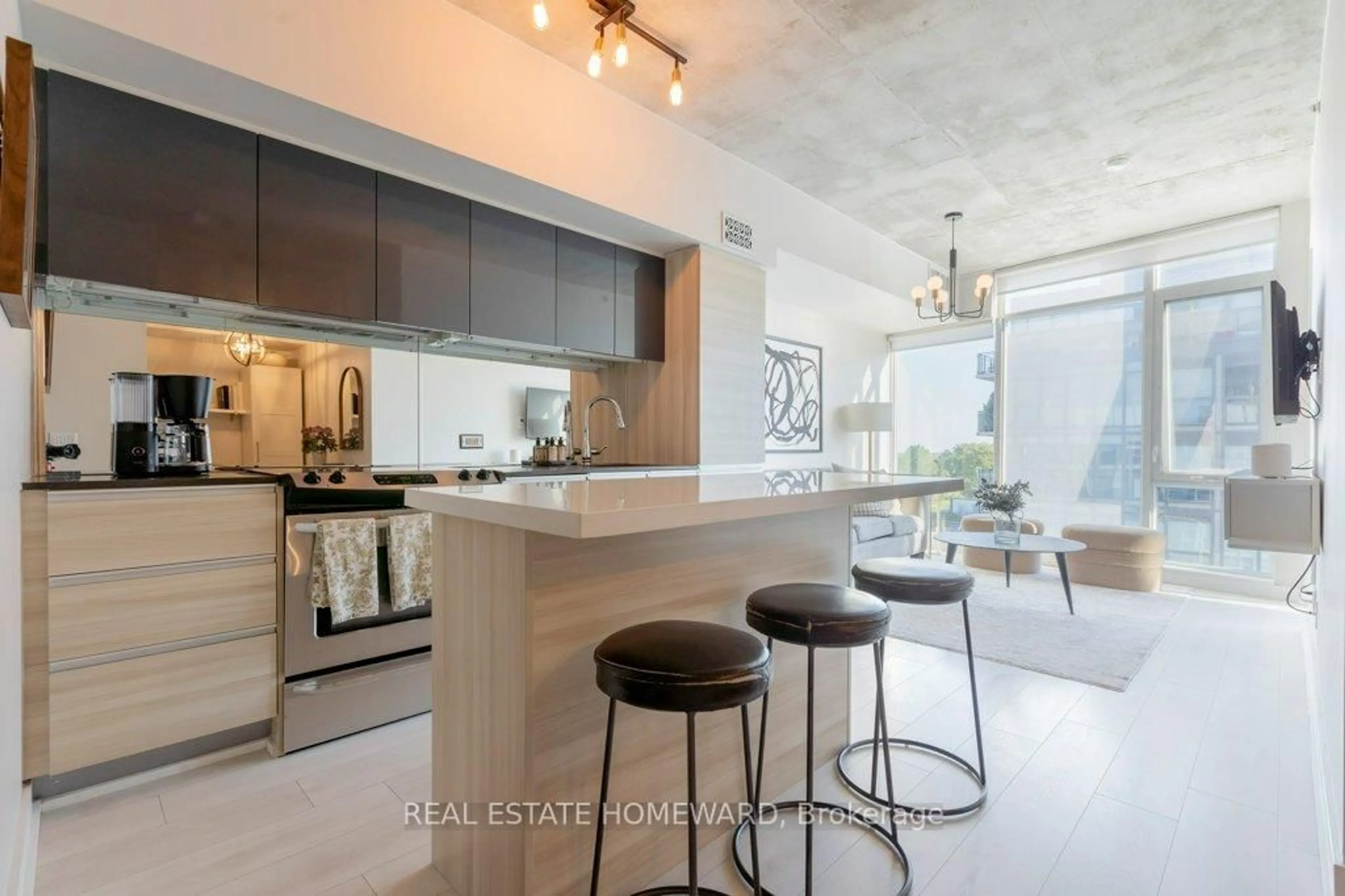 Open concept kitchen, ceramic/tile floor for 1190 Dundas St #809, Toronto Ontario M4M 0C5