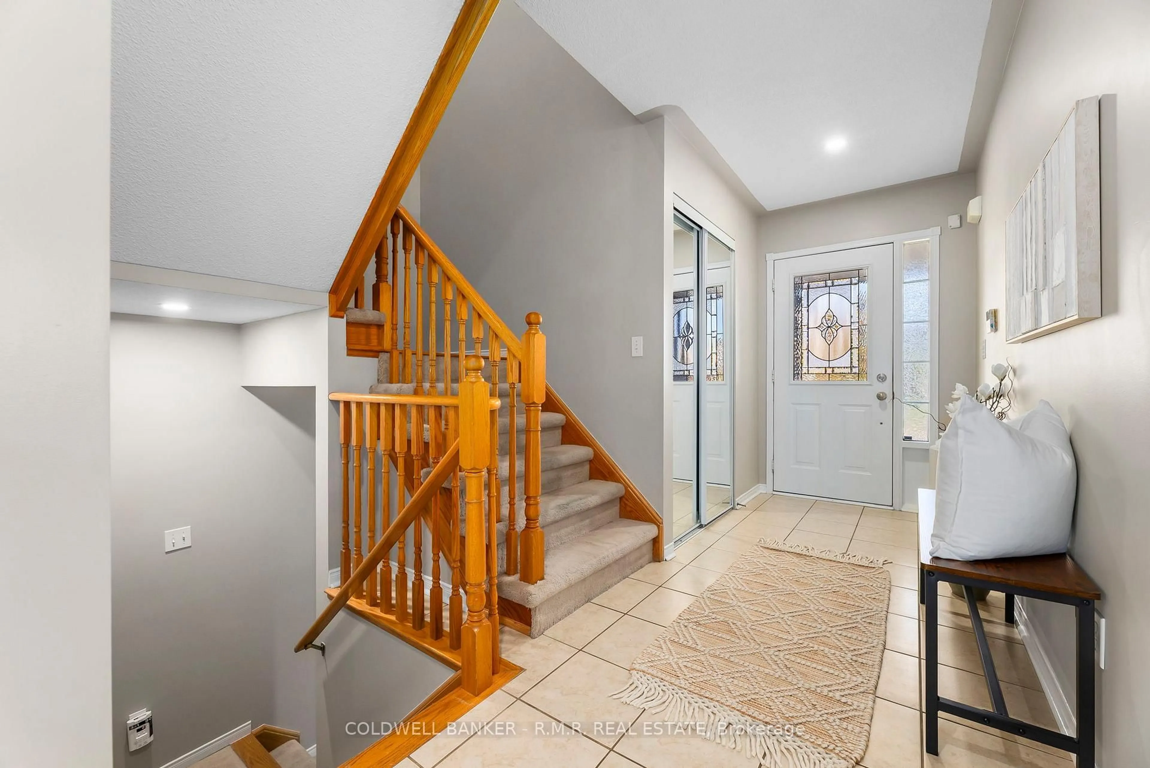 Indoor foyer for 62 Ipswich Pl, Whitby Ontario L1M 2K2
