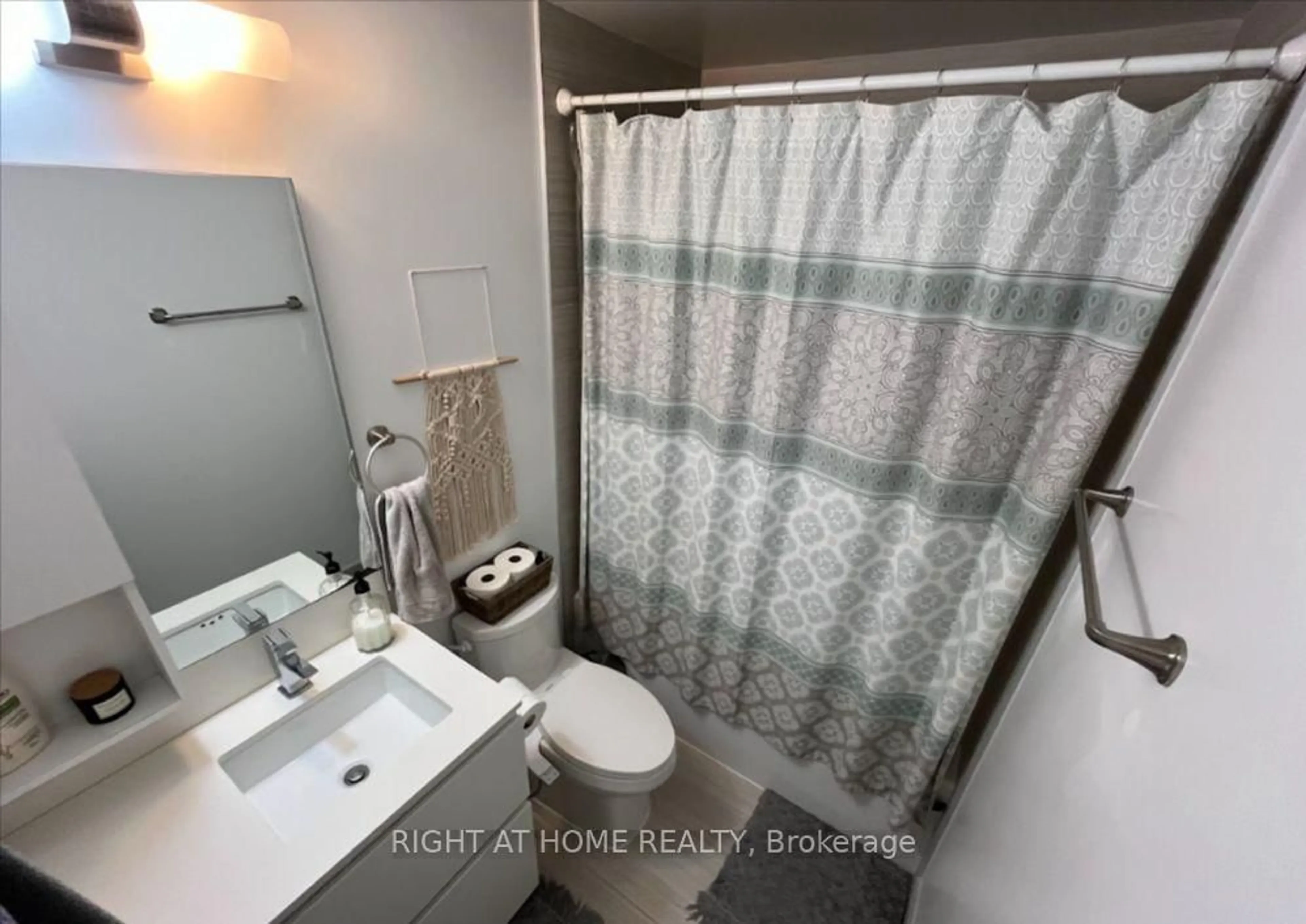 Standard bathroom, floor is not visible for 665 Kingston Rd #508, Toronto Ontario M4E 1R6