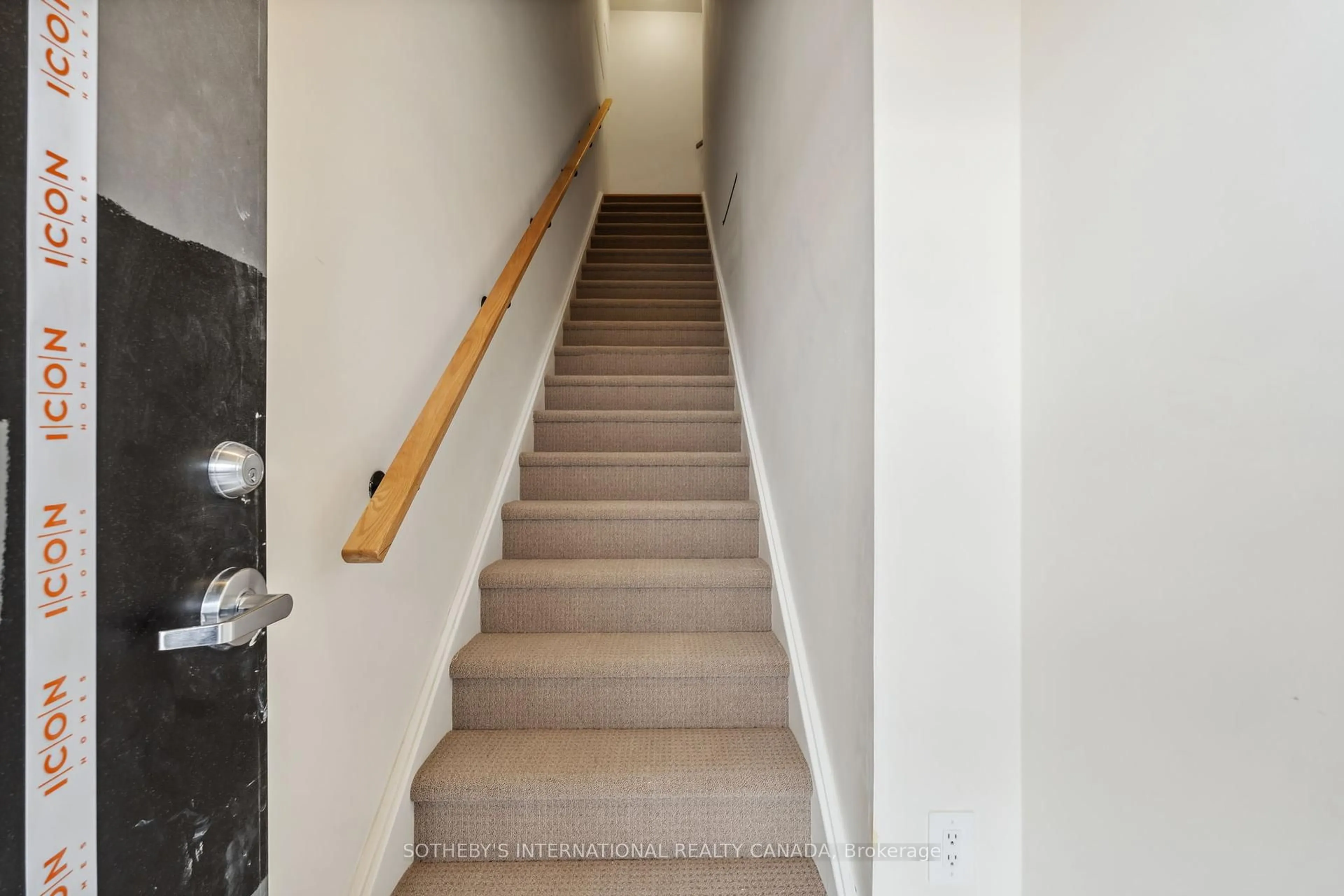 Stairs for 1695 Dersan St #204, Pickering Ontario L1V 2P8