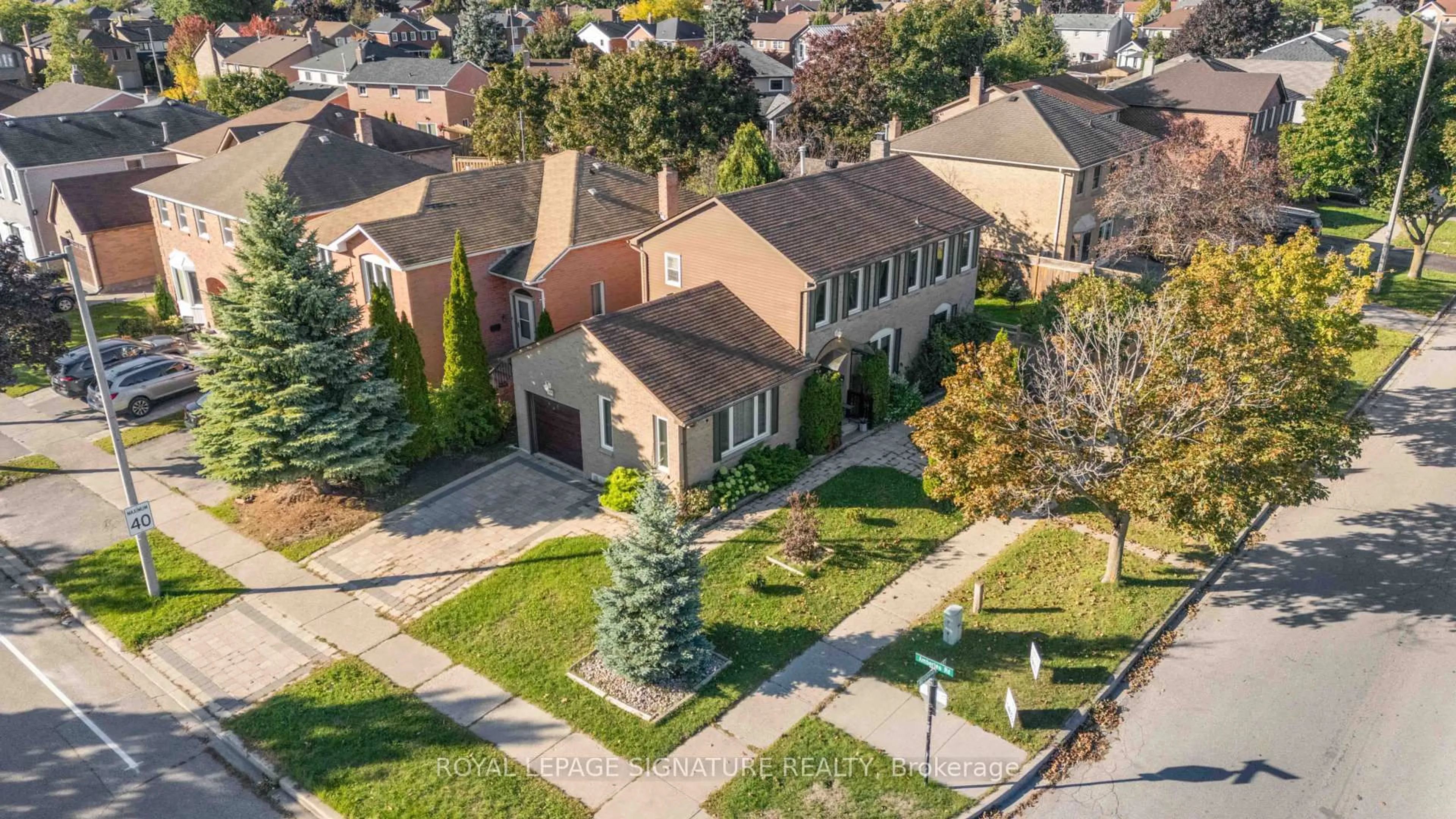 A pic from outside/outdoor area/front of a property/back of a property/a pic from drone, street for 1556 Amberlea Rd, Pickering Ontario L1V 4V8