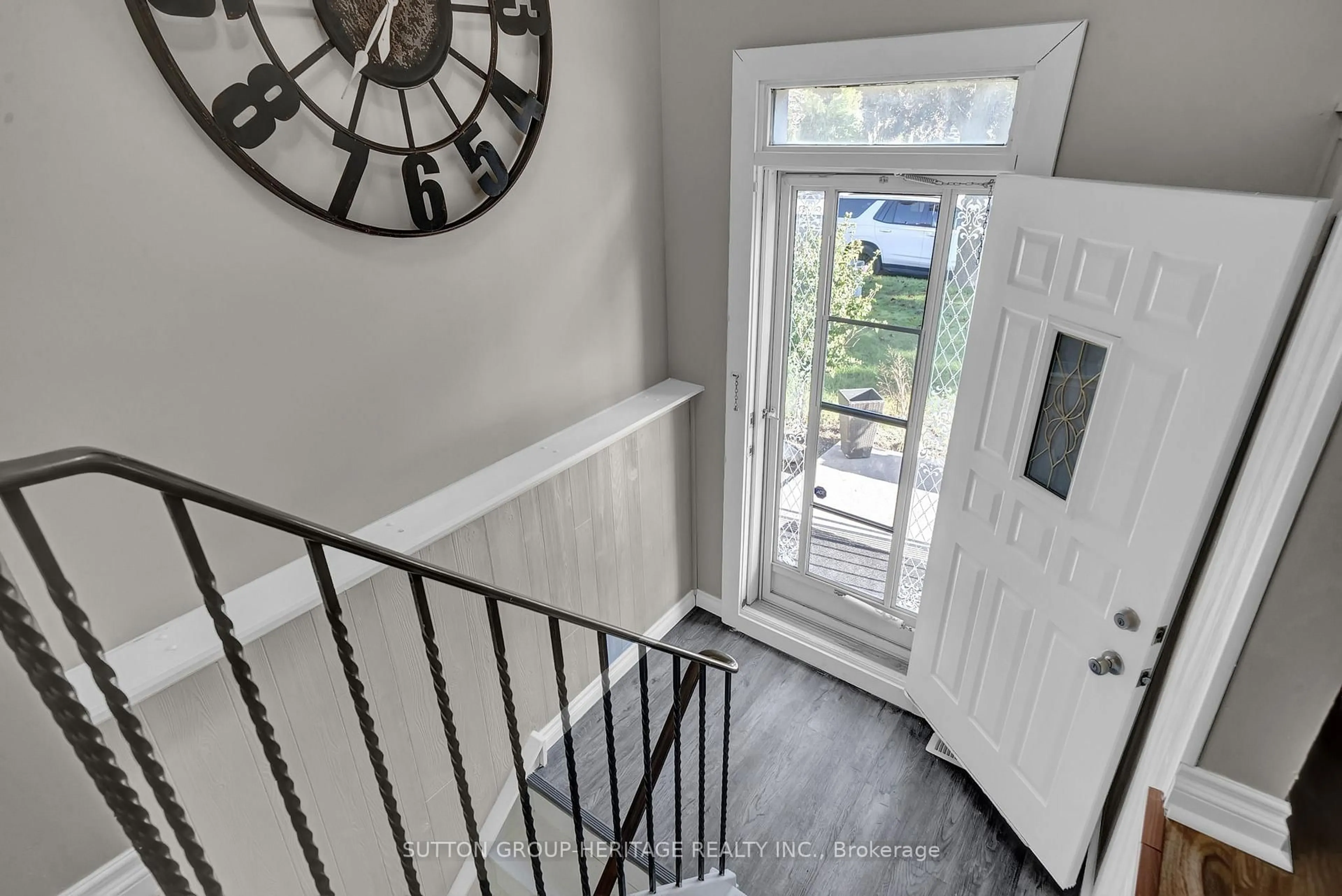 Indoor entryway for 248 Northminister Crt, Oshawa Ontario L1G 7M6