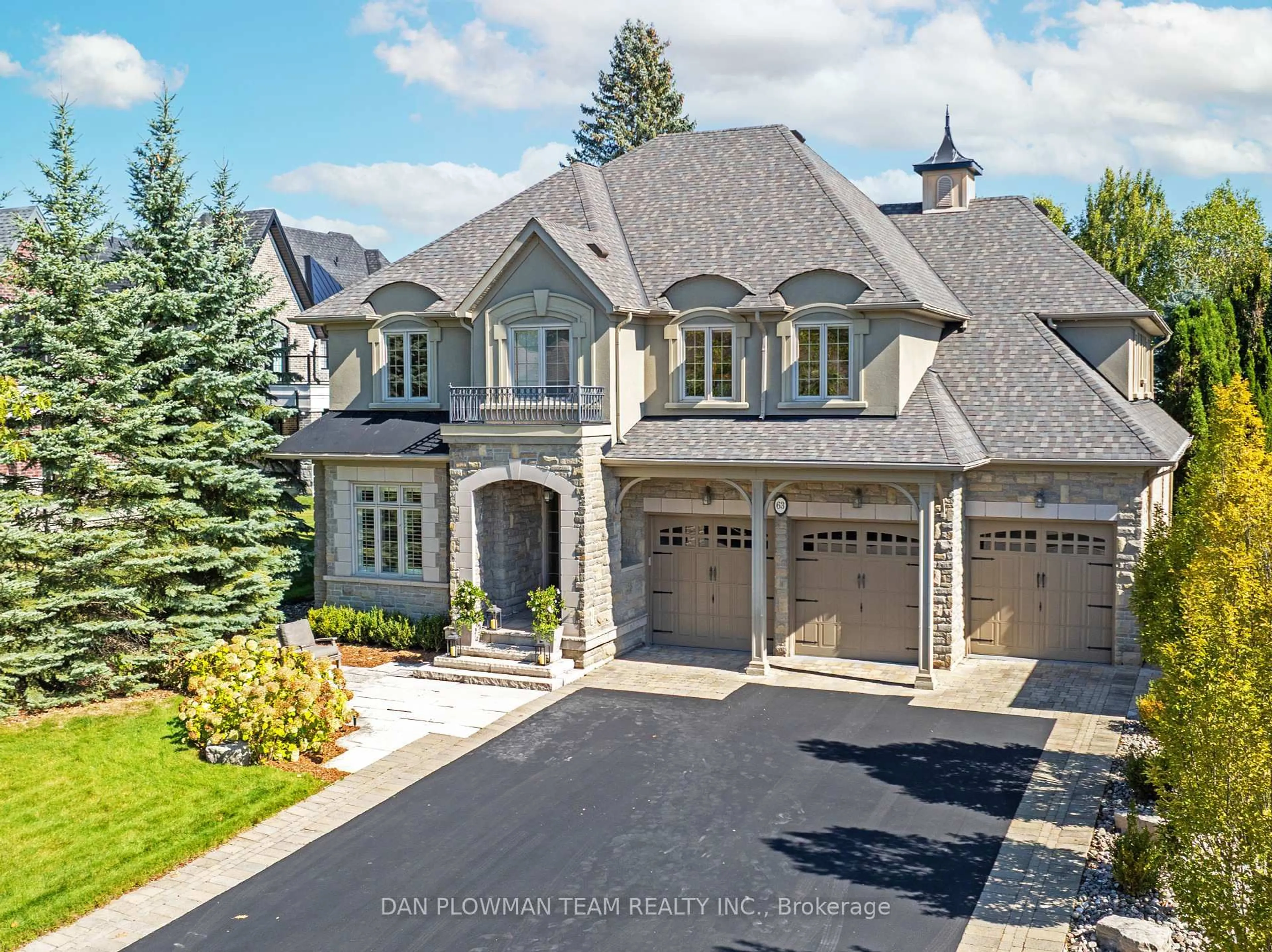 A pic from outside/outdoor area/front of a property/back of a property/a pic from drone, street for 63 North St, Whitby Ontario L1M 0C6