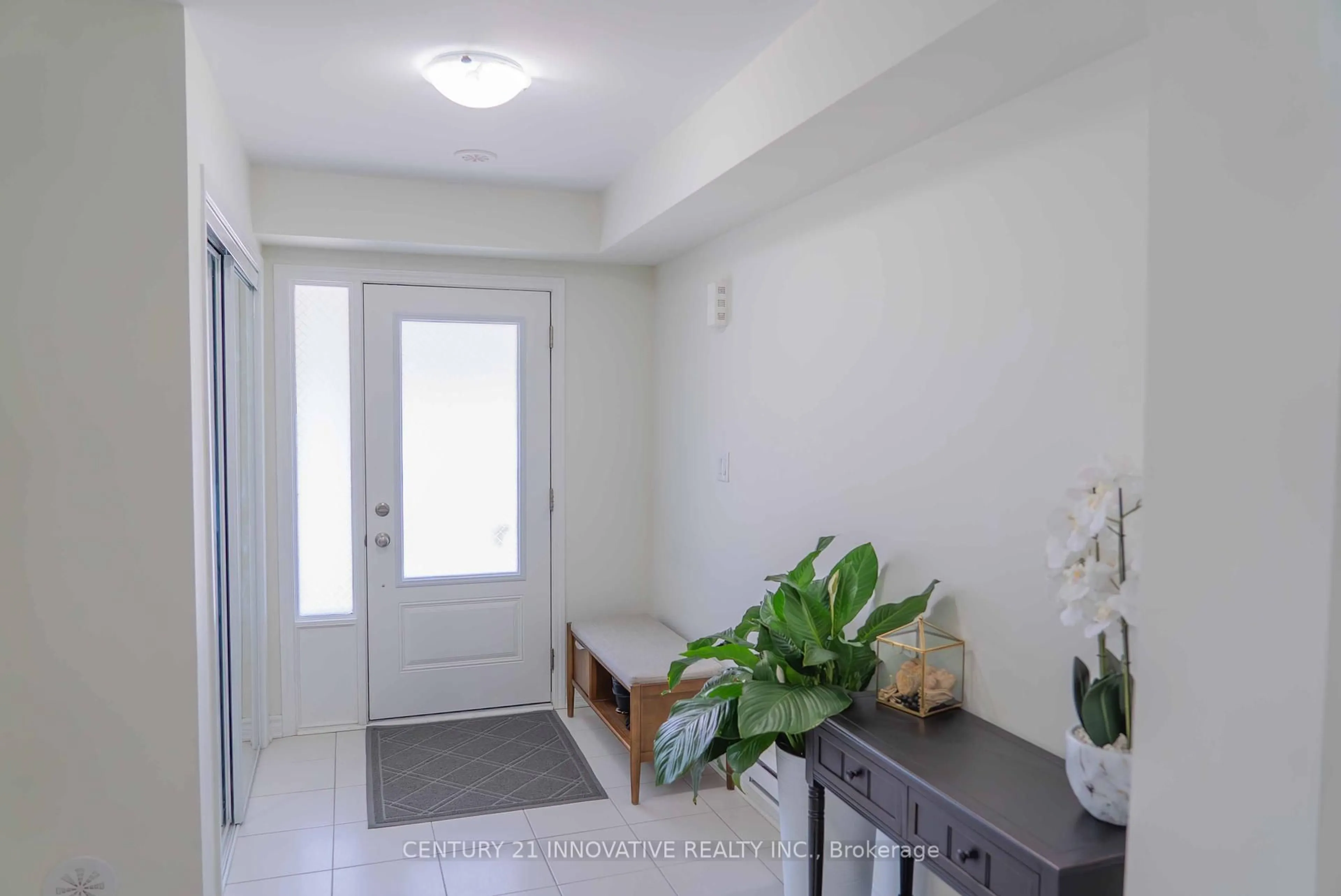 Indoor entryway for 3372 Swordbill St, Pickering Ontario L1X 0N1