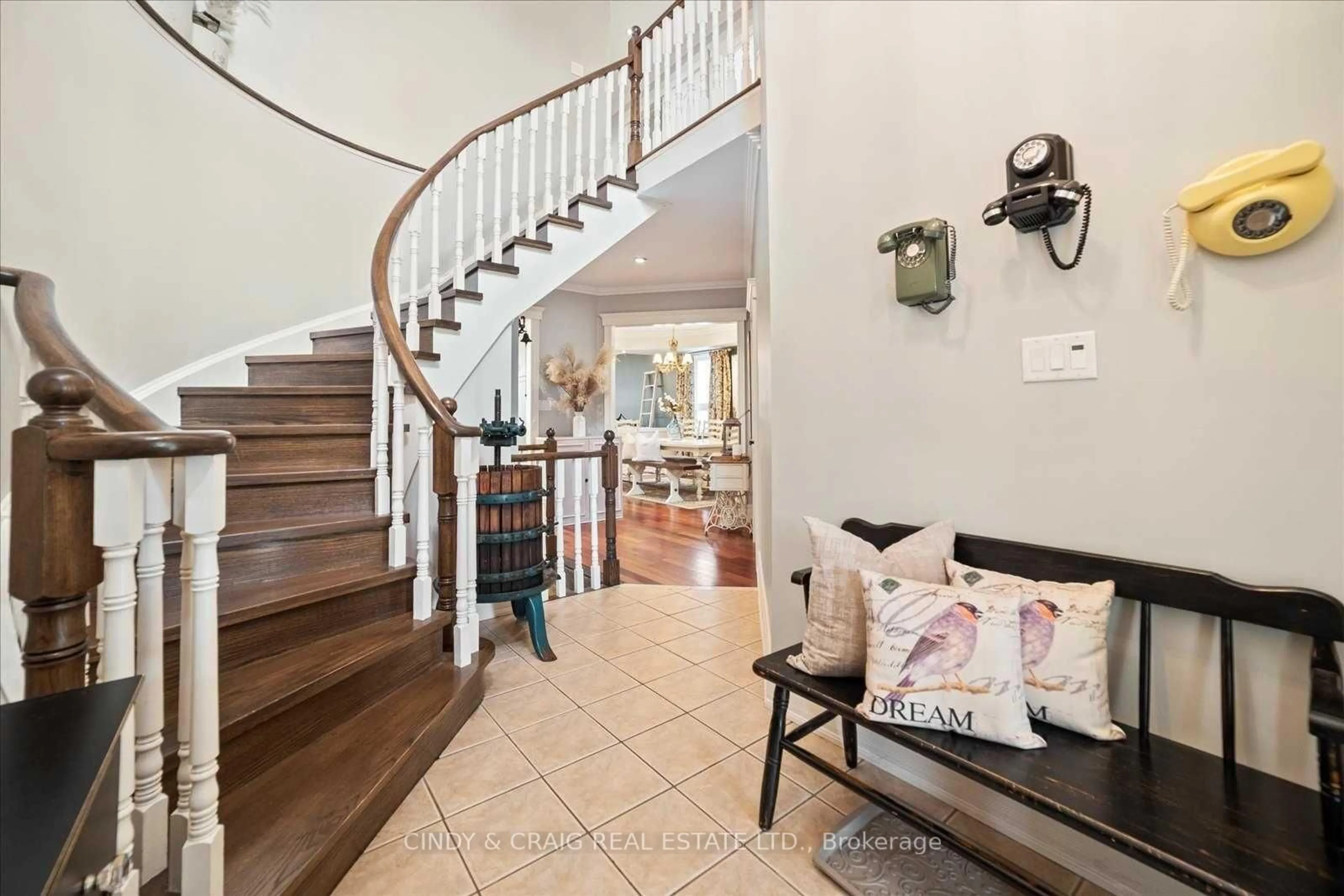 Indoor entryway for 53 Mikayla Cres, Whitby Ontario L1M 2J1