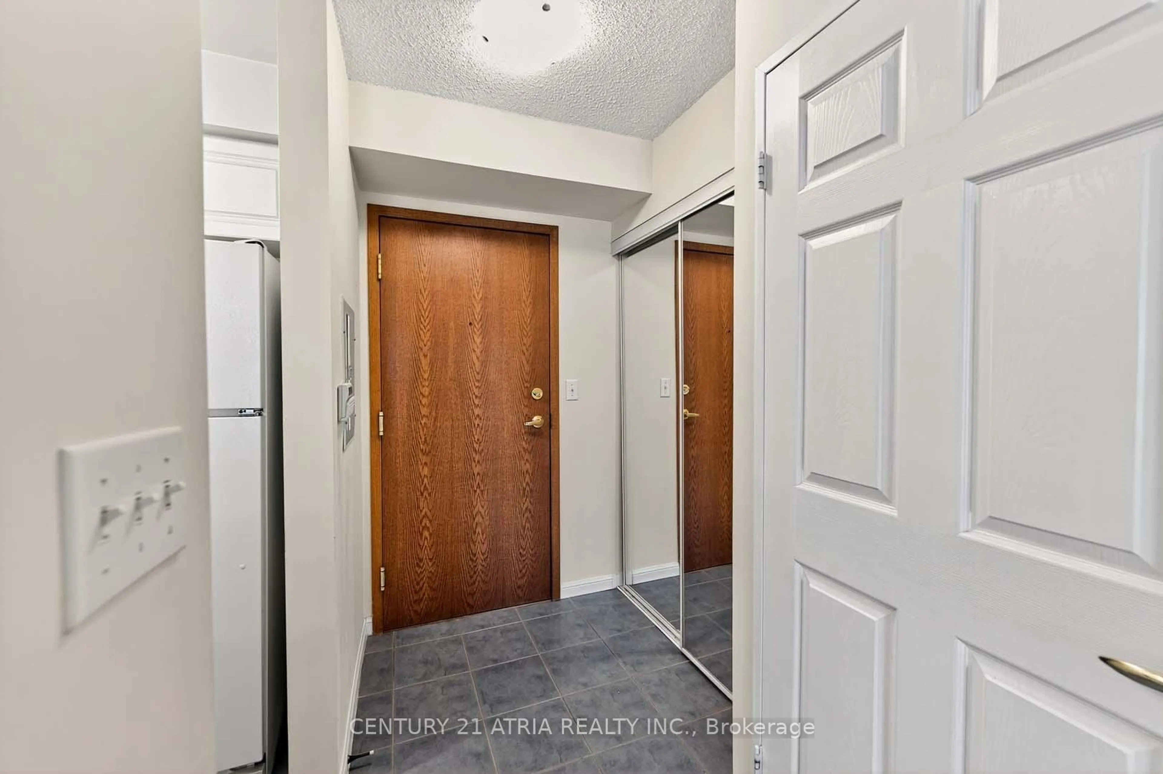 Indoor entryway for 11 Lee Centre Dr #1115, Toronto Ontario M1H 3J5
