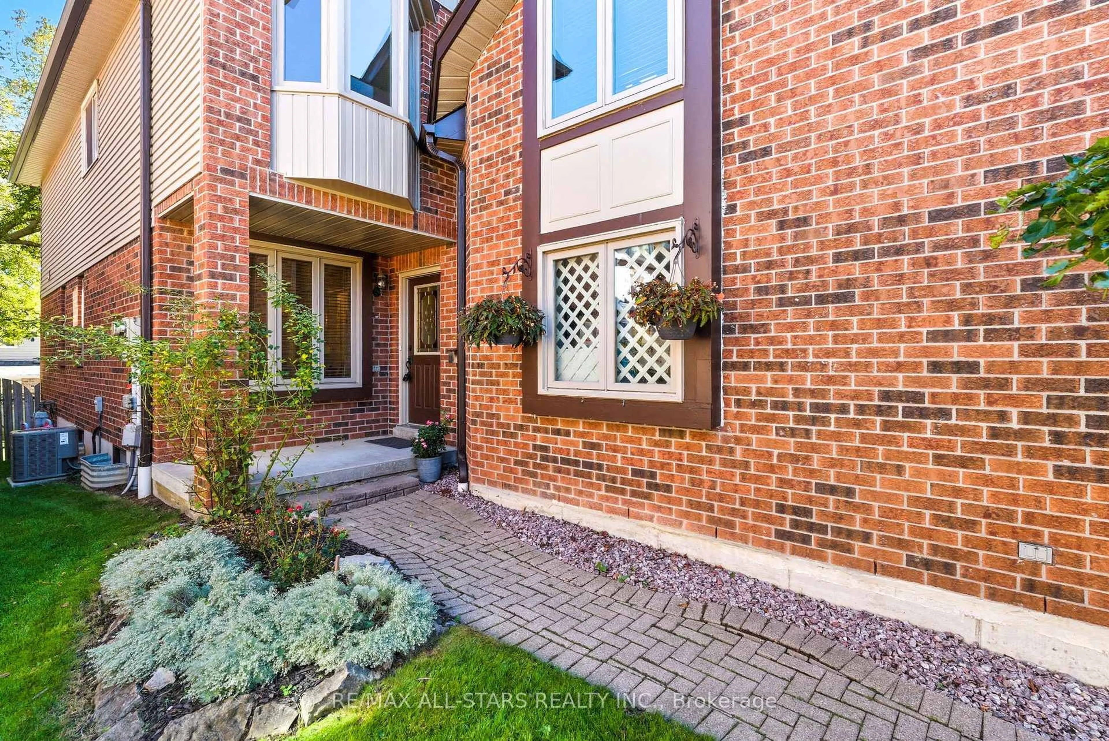 Home with brick exterior material, street for 1094 Longbow Dr, Pickering Ontario L1V 5X3