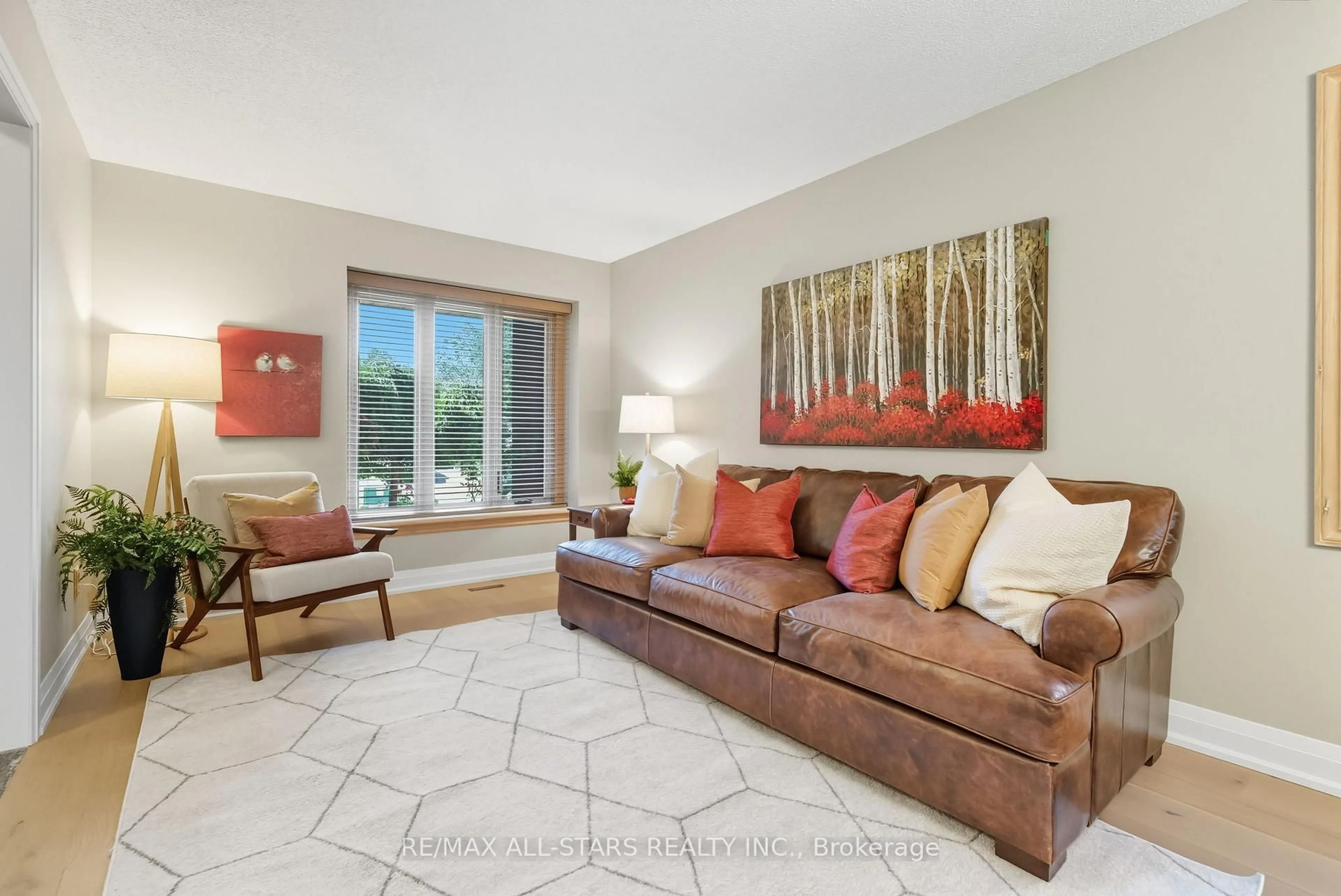 Living room with furniture, unknown for 1094 Longbow Dr, Pickering Ontario L1V 5X3