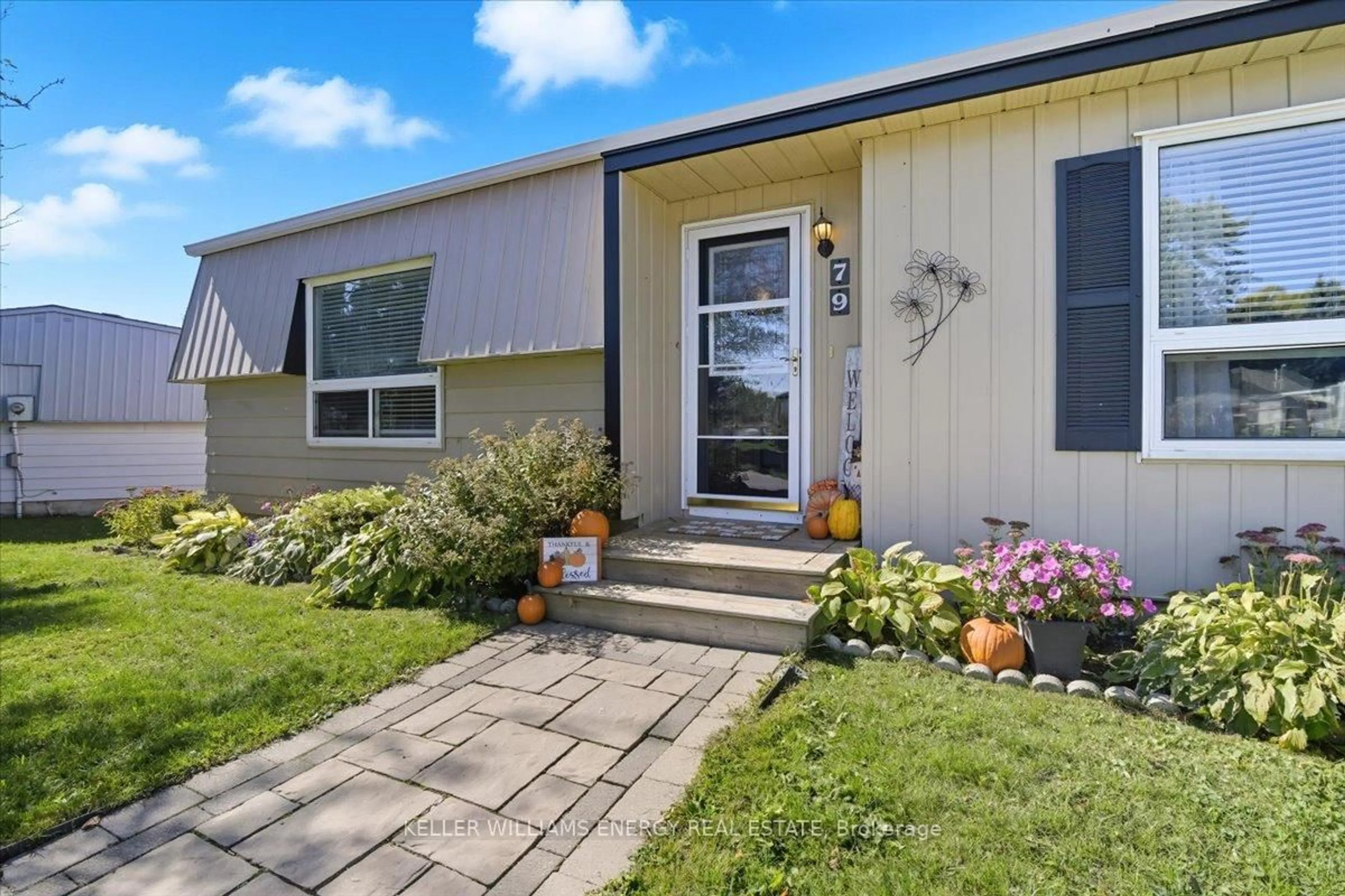 Home with vinyl exterior material, street for 79 Fairway Dr, Clarington Ontario L1B 1B1