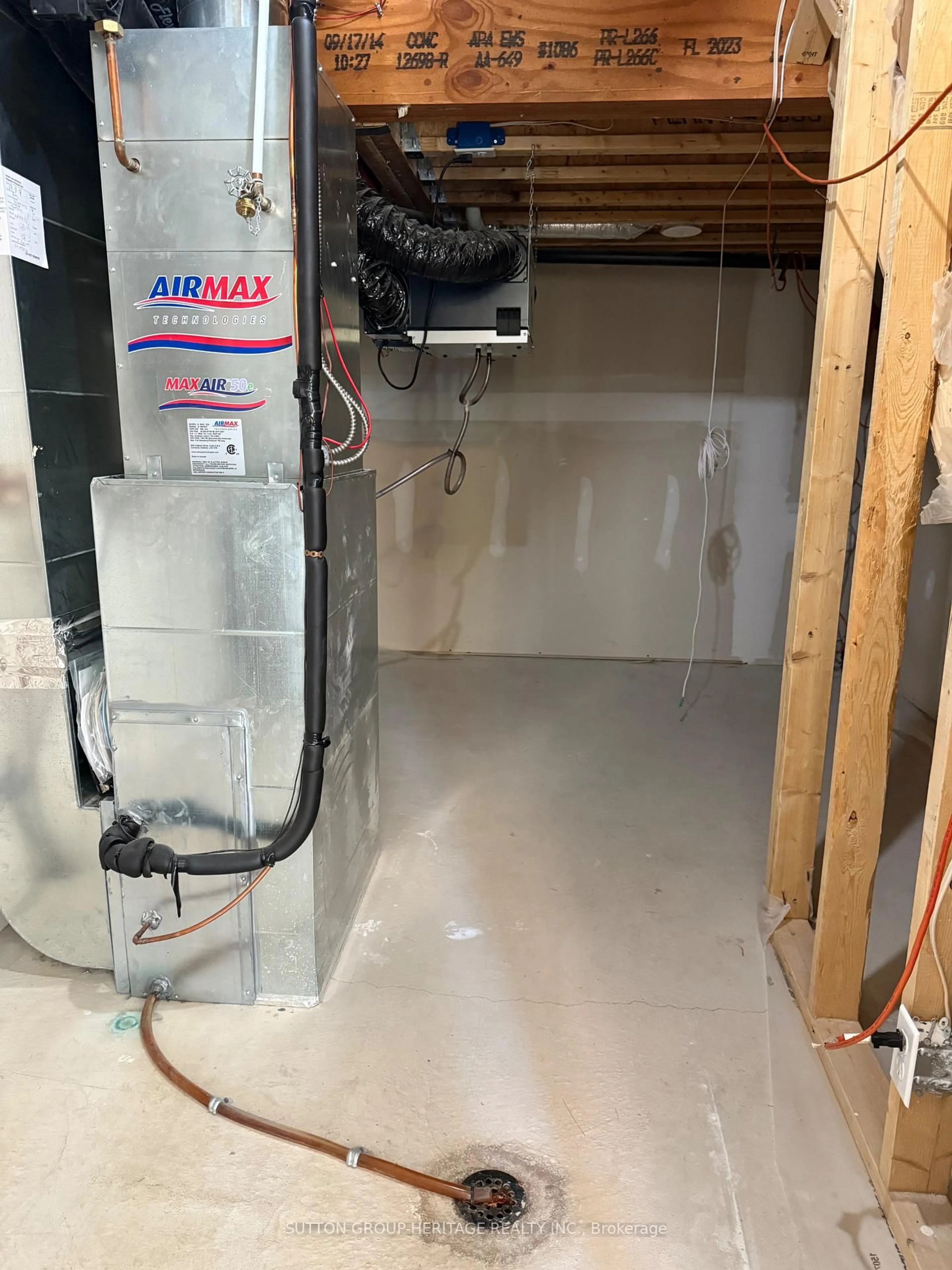 A pic of a room for 66 Tabaret Cres, Oshawa Ontario L1L 0G5