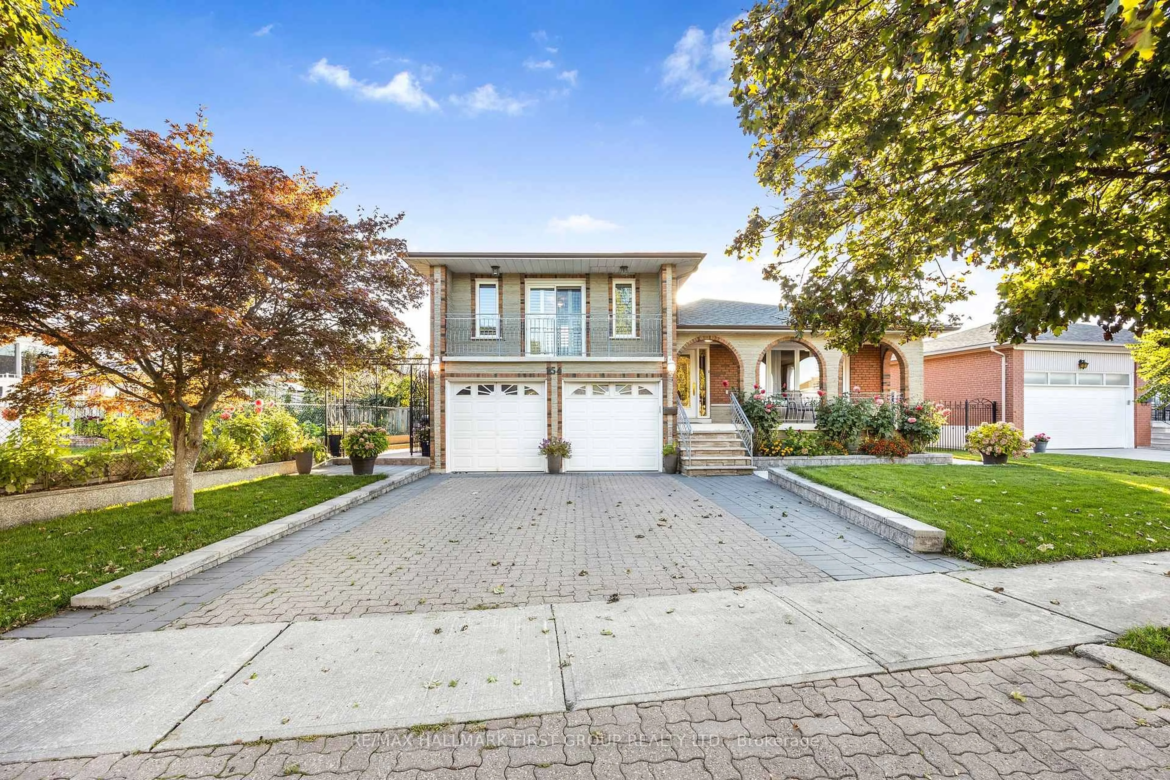 Home with vinyl exterior material, street for 154 Fairglen Ave, Toronto Ontario M1W 1B1