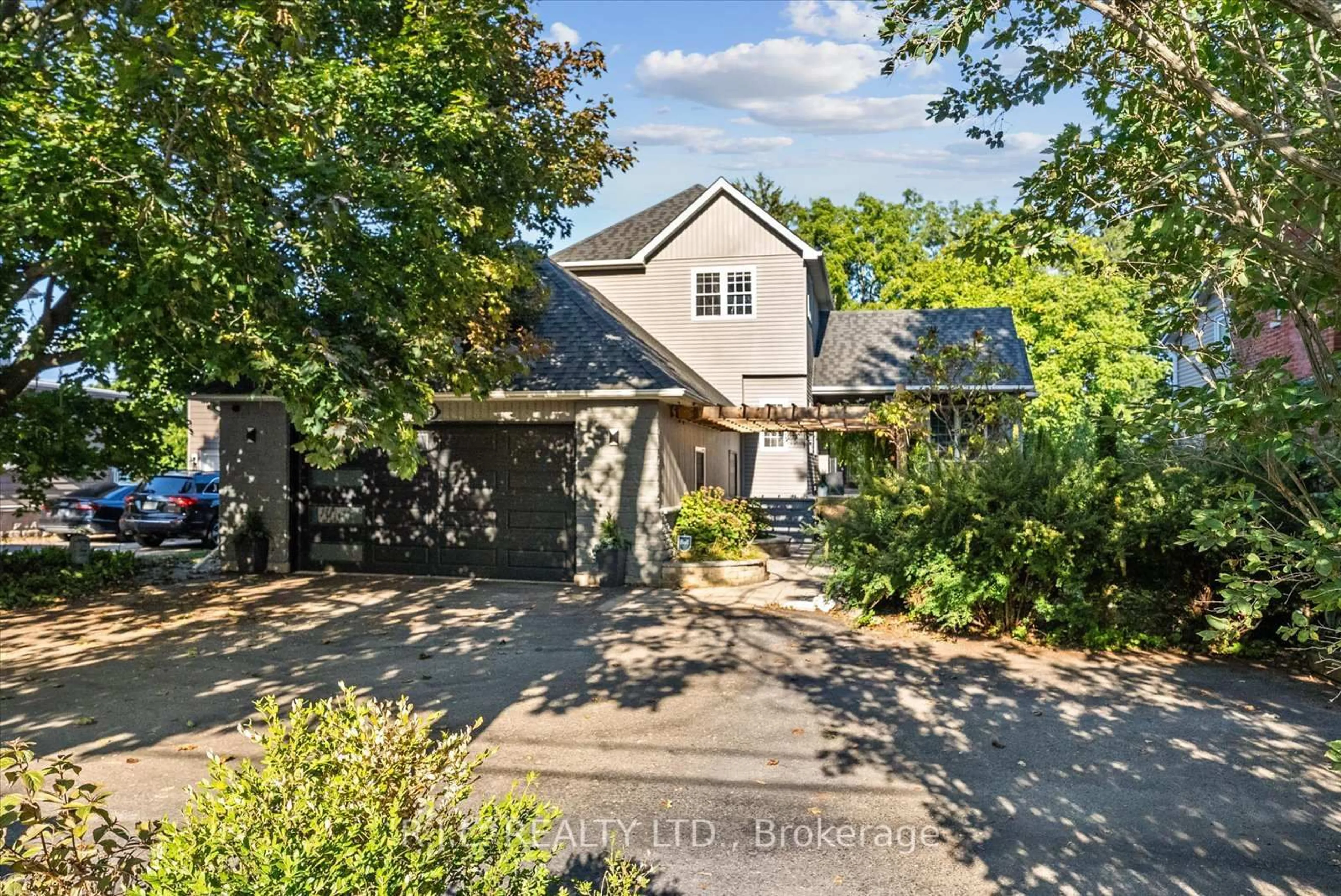 A pic from outside/outdoor area/front of a property/back of a property/a pic from drone, unknown for 115 Beaver St, Clarington Ontario L1B 1H3