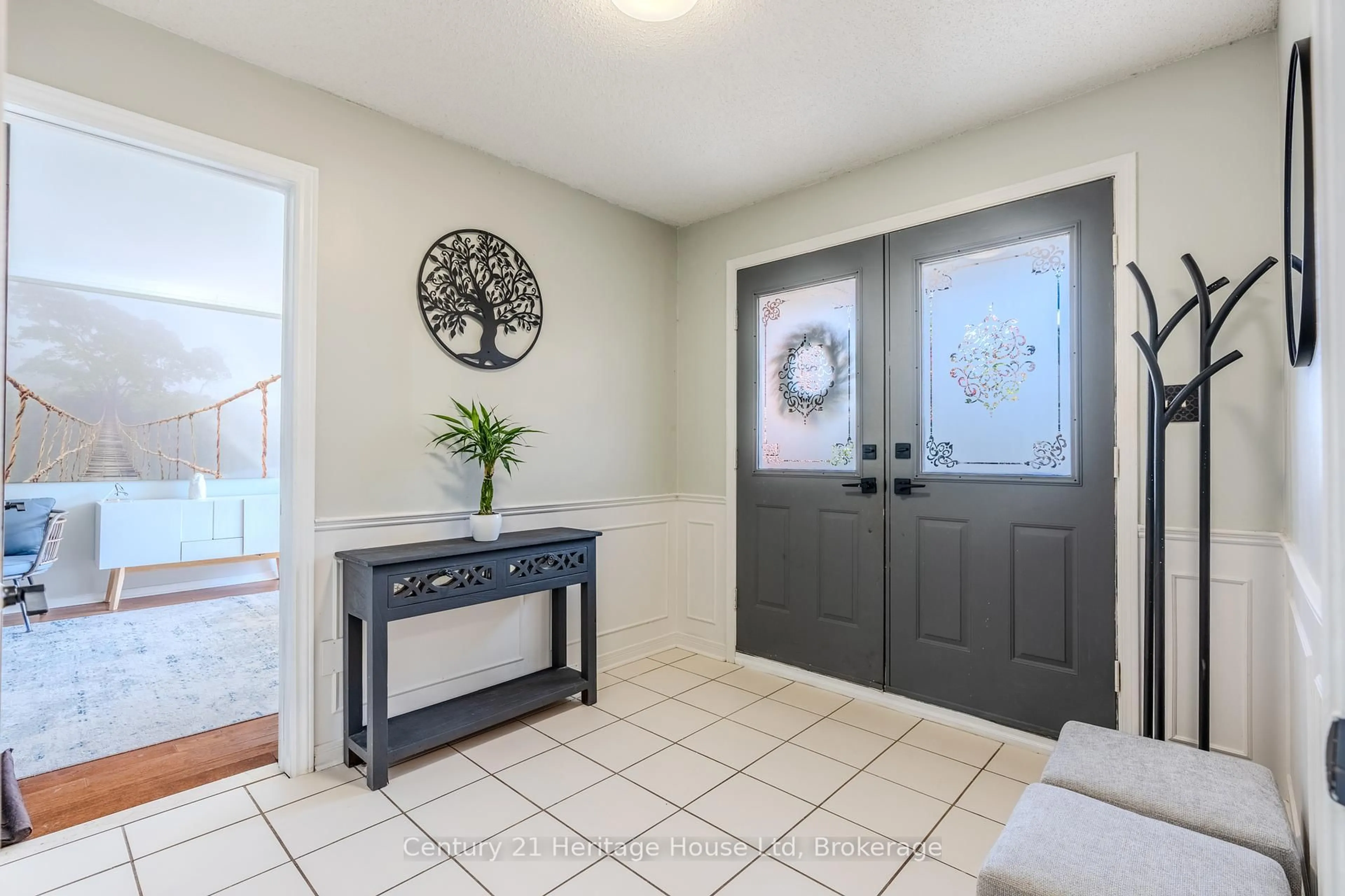 Indoor entryway for 854 Darwin Dr, Pickering Ontario L1X 2P7