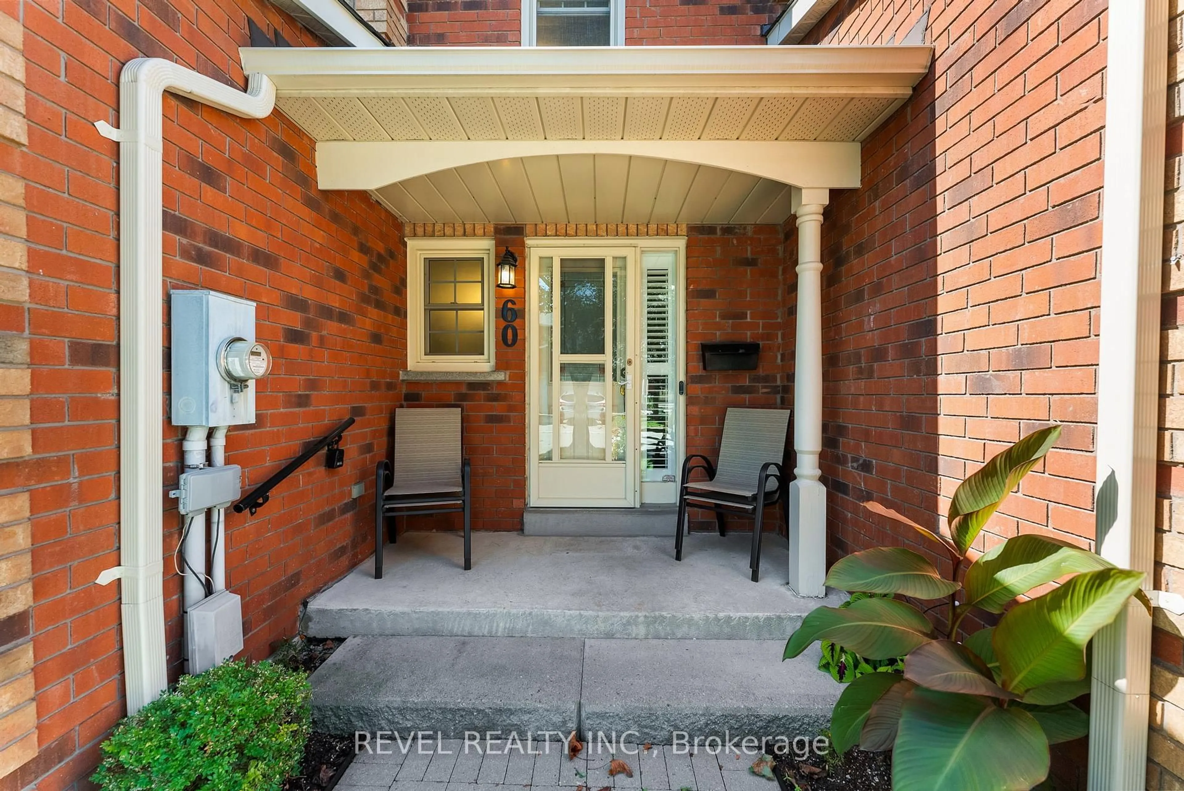 Indoor entryway for 1610 Crawforth St #60, Whitby Ontario L1N 9B1