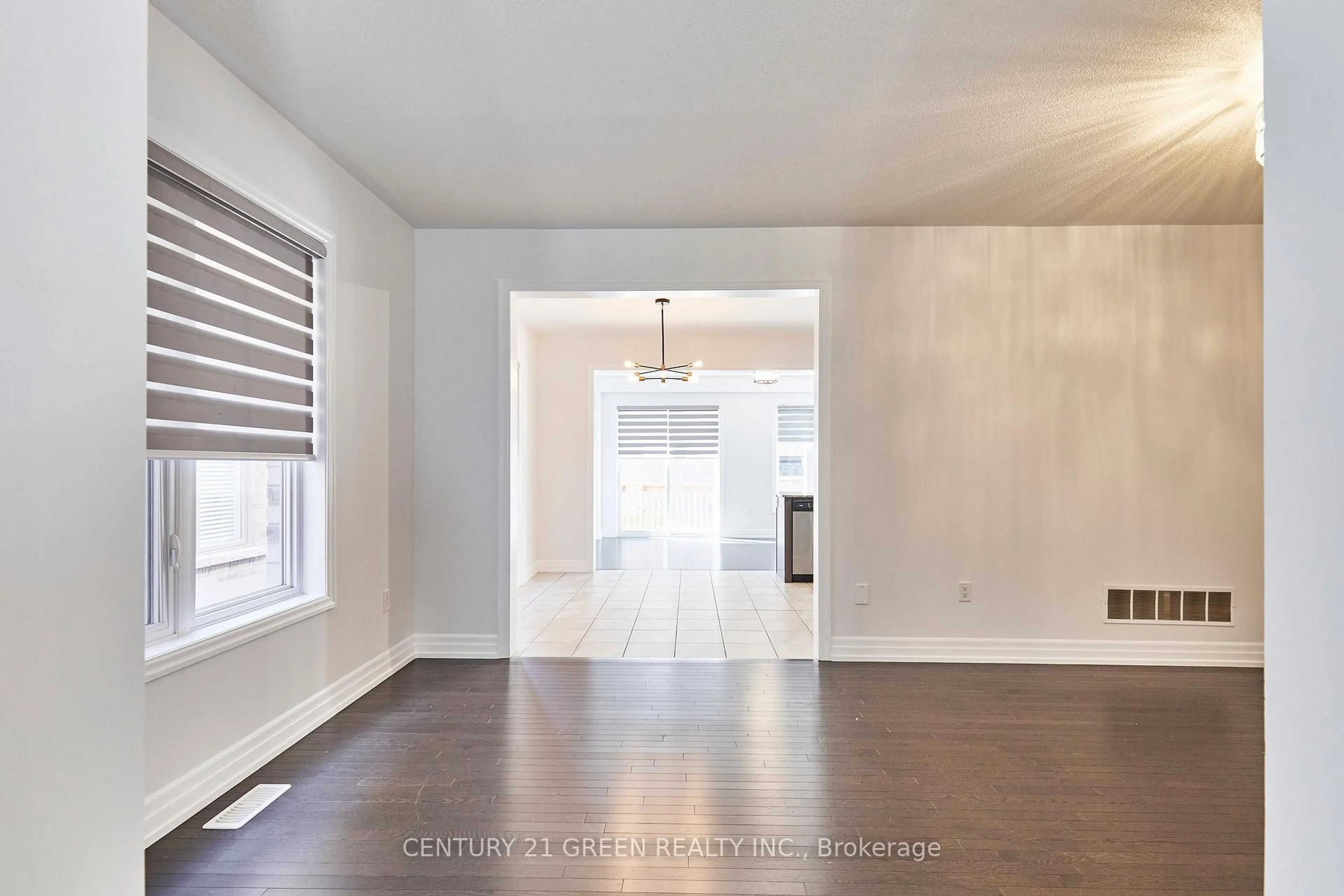Indoor entryway for 4 Gillivary Dr, Whitby Ontario L1P 0C9