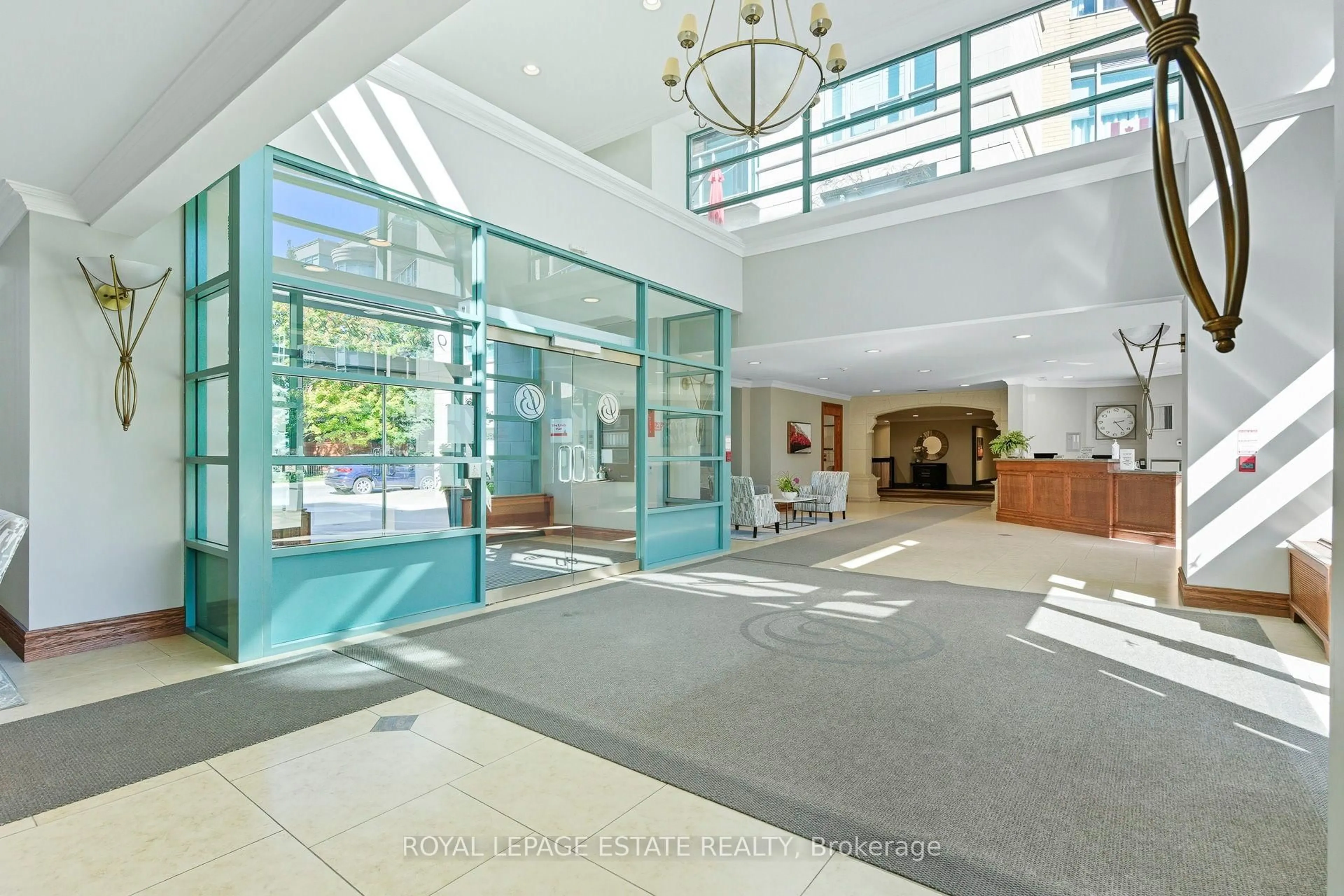 Indoor foyer for 9 Boardwalk Dr #Ph9, Toronto Ontario M4L 6T1