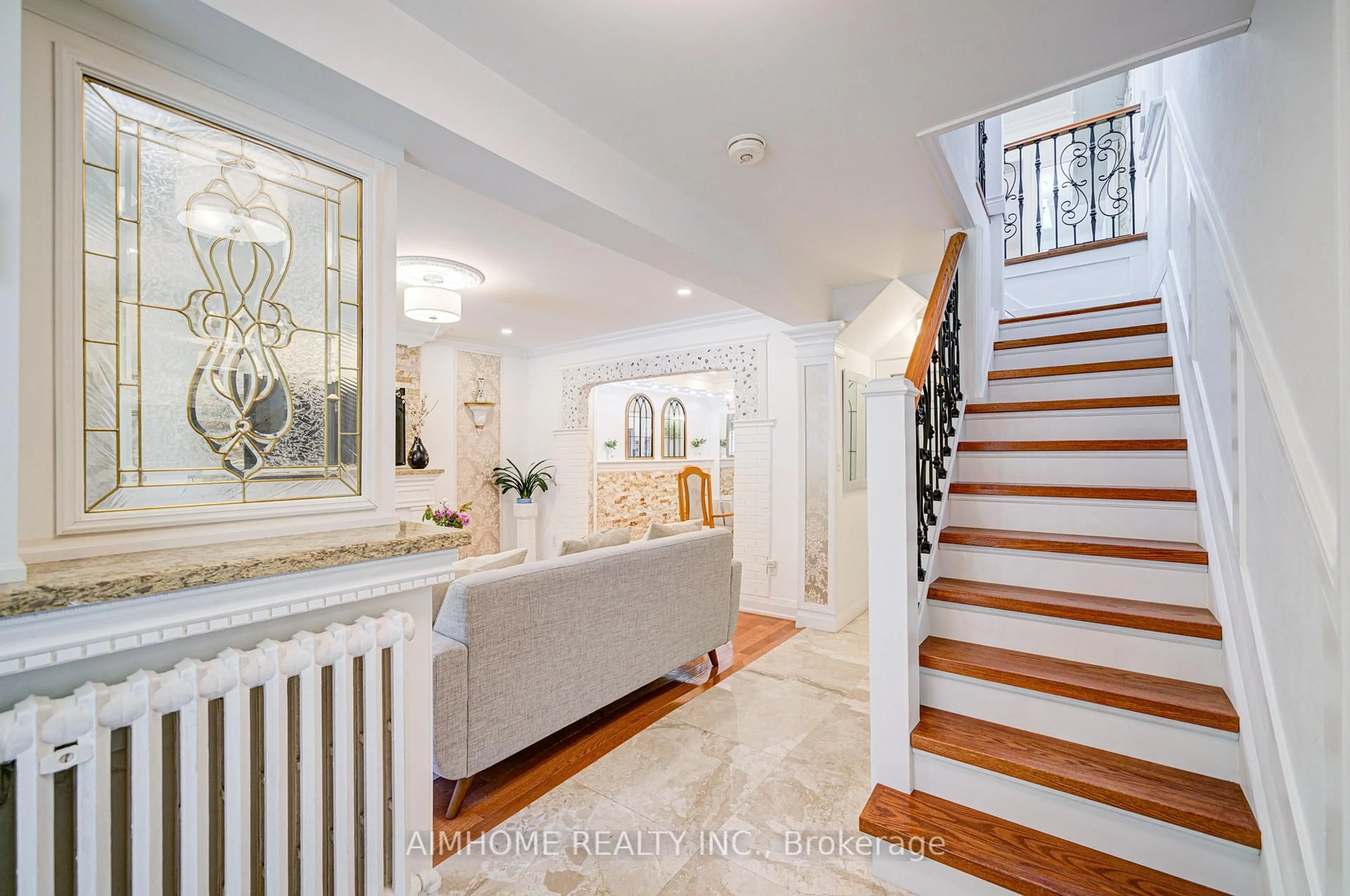 Indoor entryway for 96 Highfield Rd, Toronto Ontario M4L 2V1