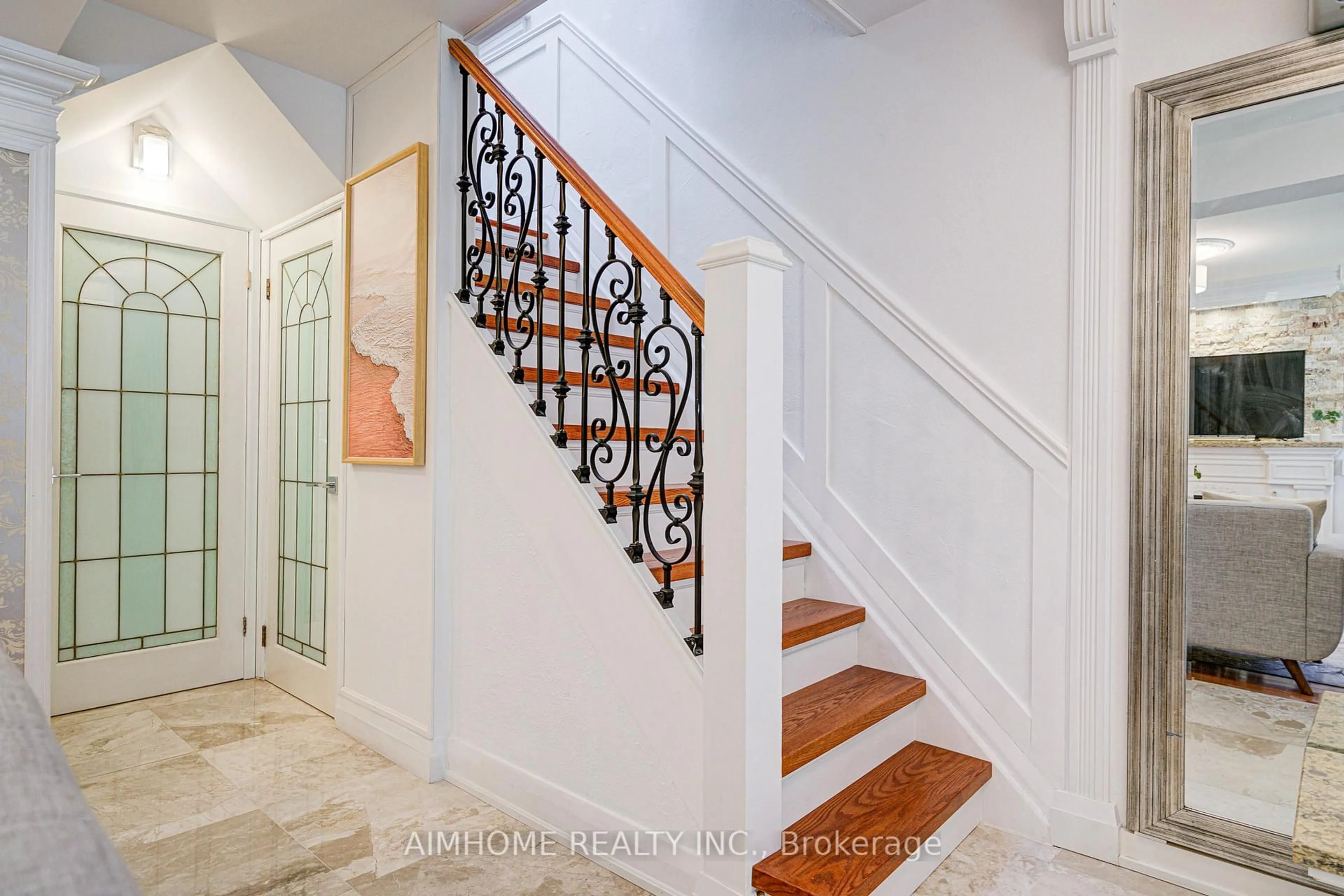 Indoor entryway for 96 Highfield Rd, Toronto Ontario M4L 2V1