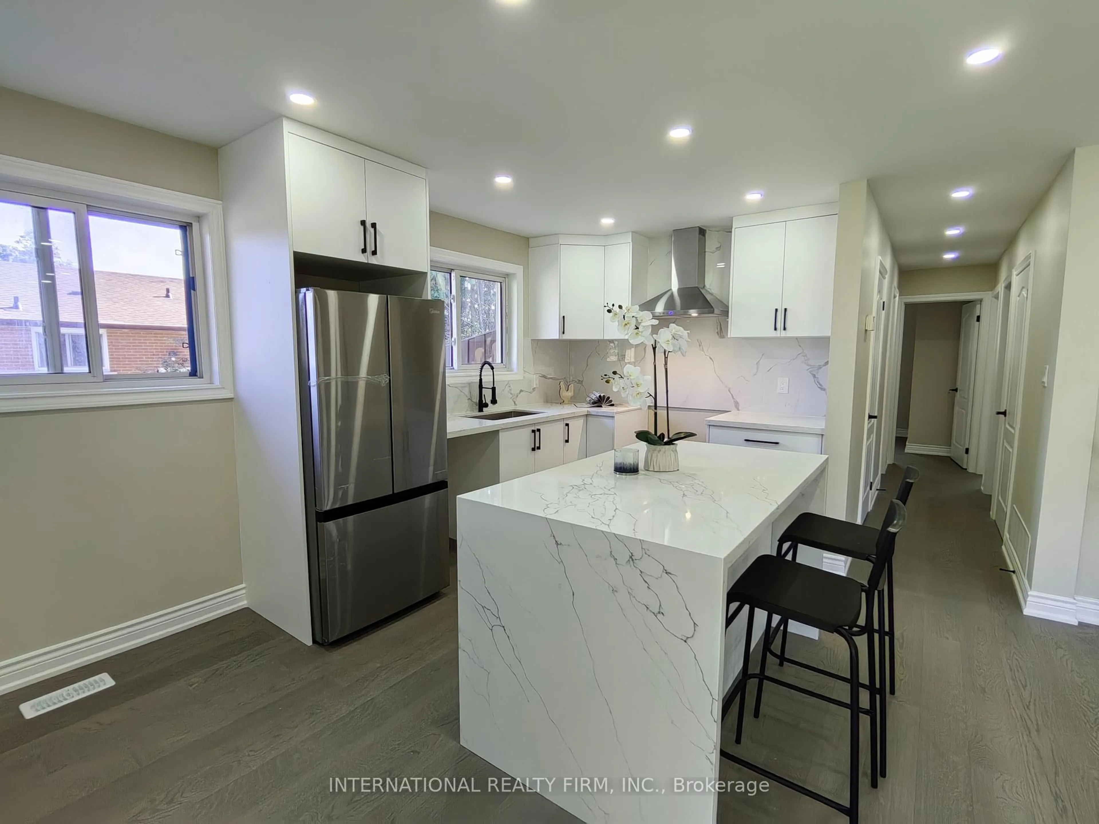 Open concept kitchen, ceramic/tile floor for 463 Rossland Rd, Oshawa Ontario L1G 2X3