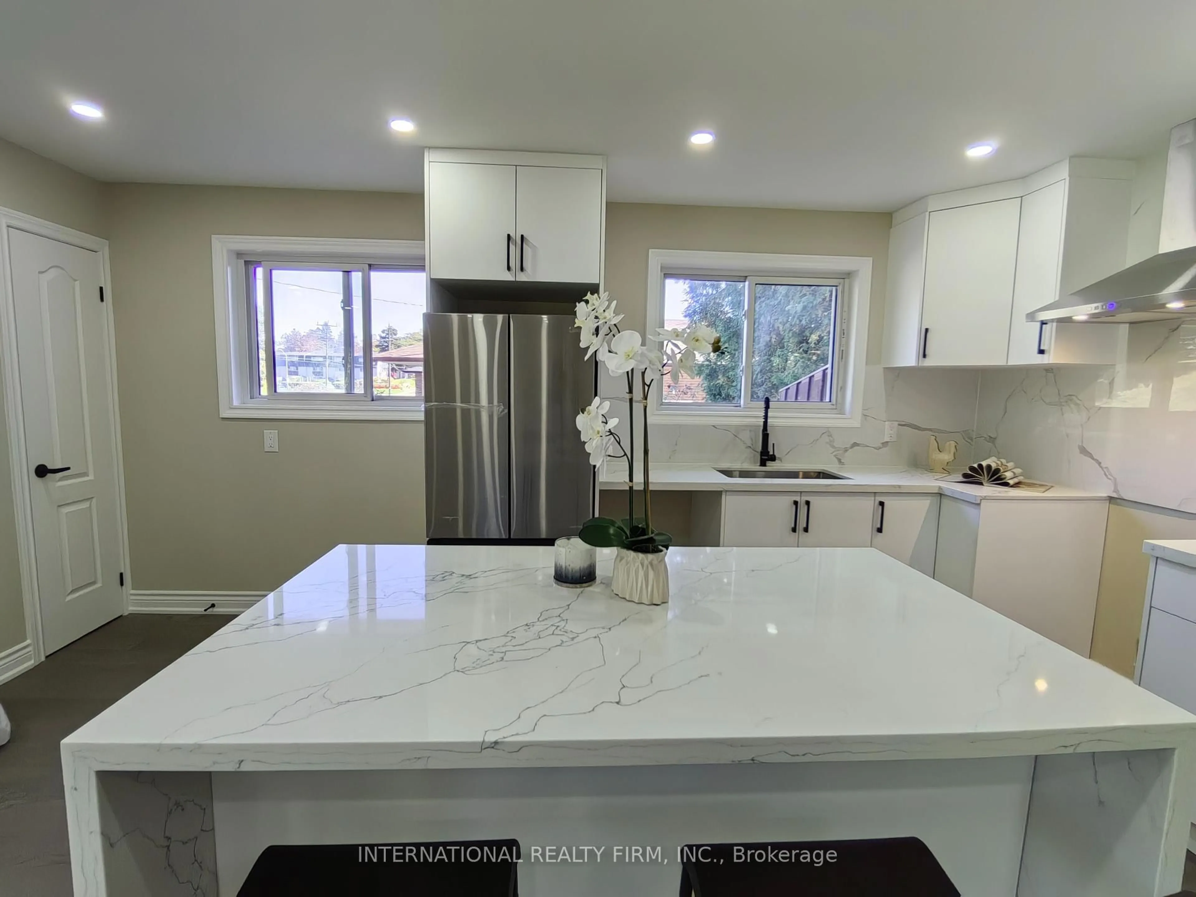 Contemporary kitchen, ceramic/tile floor for 463 Rossland Rd, Oshawa Ontario L1G 2X3