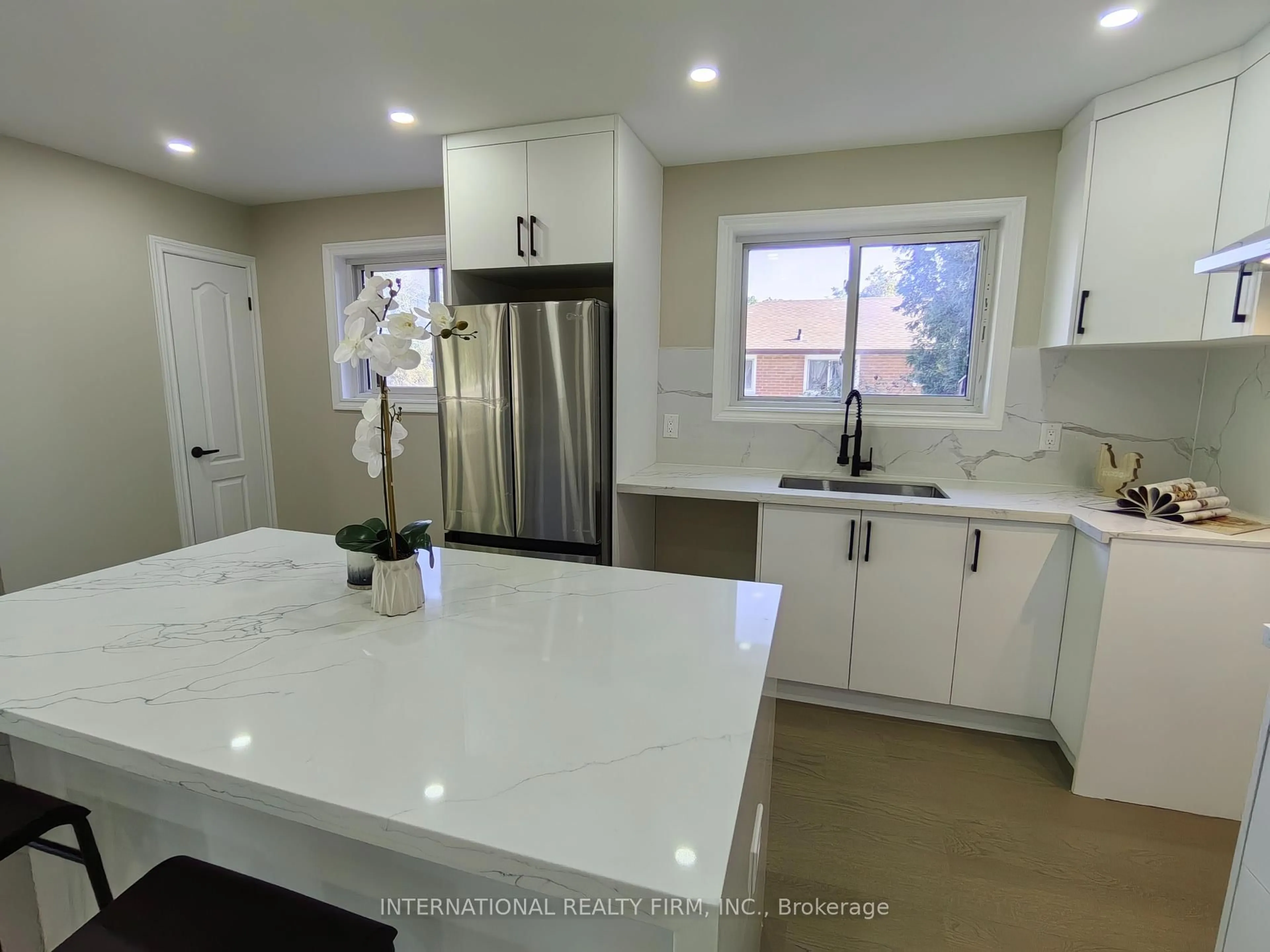 Open concept kitchen, ceramic/tile floor for 463 Rossland Rd, Oshawa Ontario L1G 2X3
