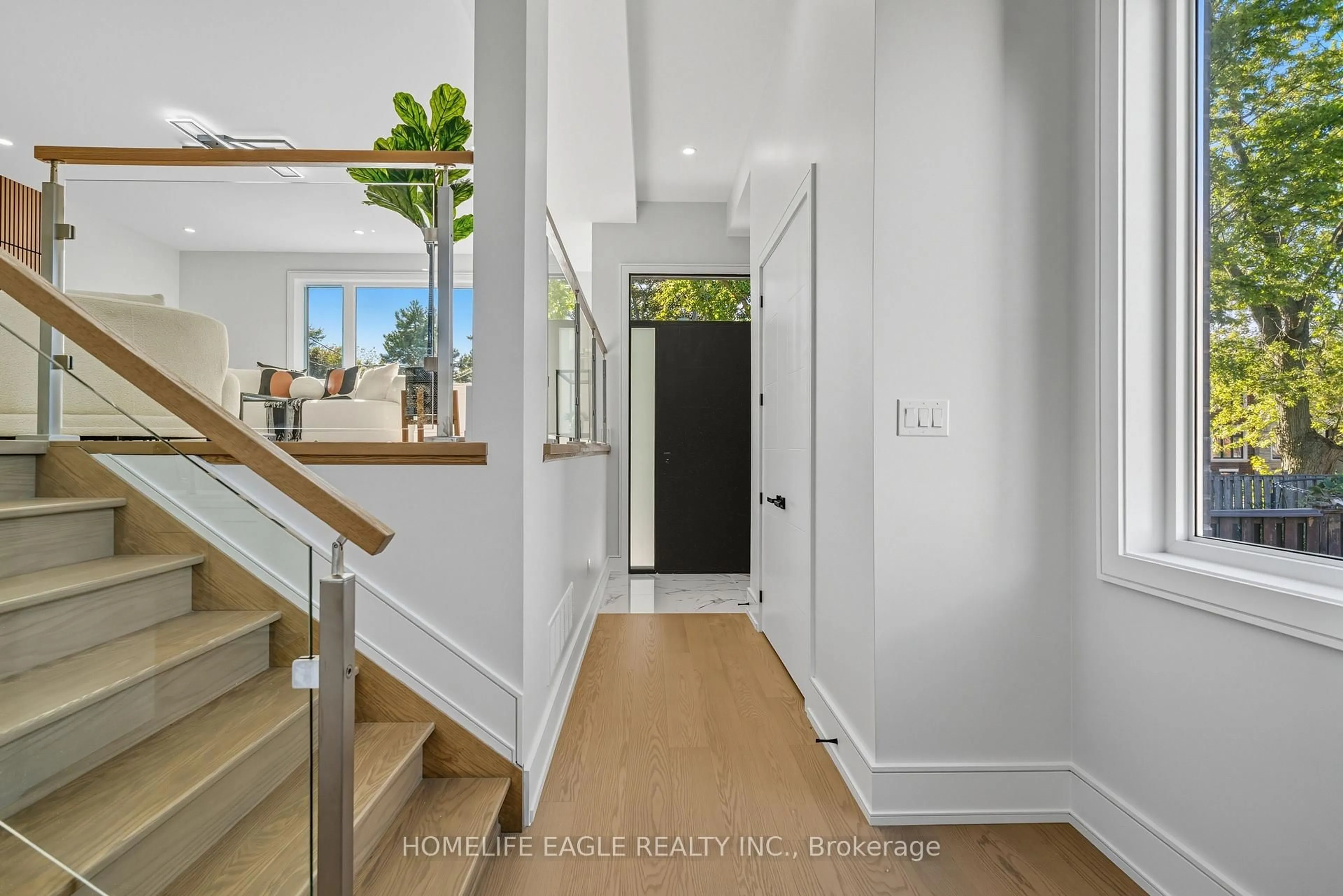 Indoor entryway for 5 Atlee Ave, Toronto Ontario M1N 3Z4