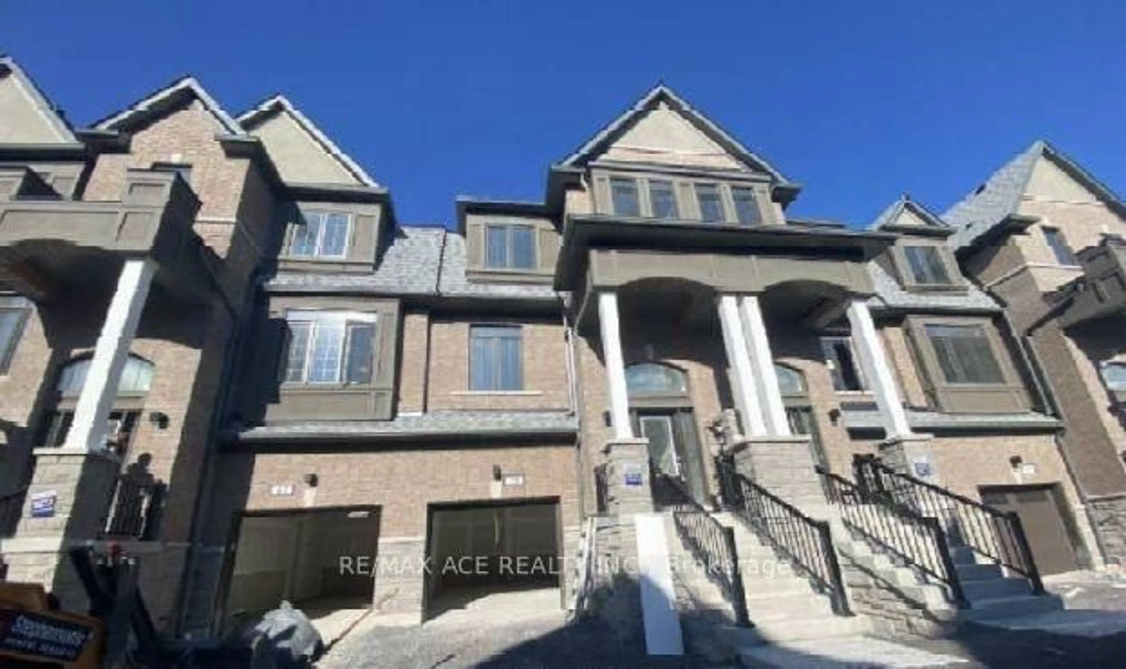 Home with brick exterior material, street for 39 Selfridge Way, Whitby Ontario L1N 0N9