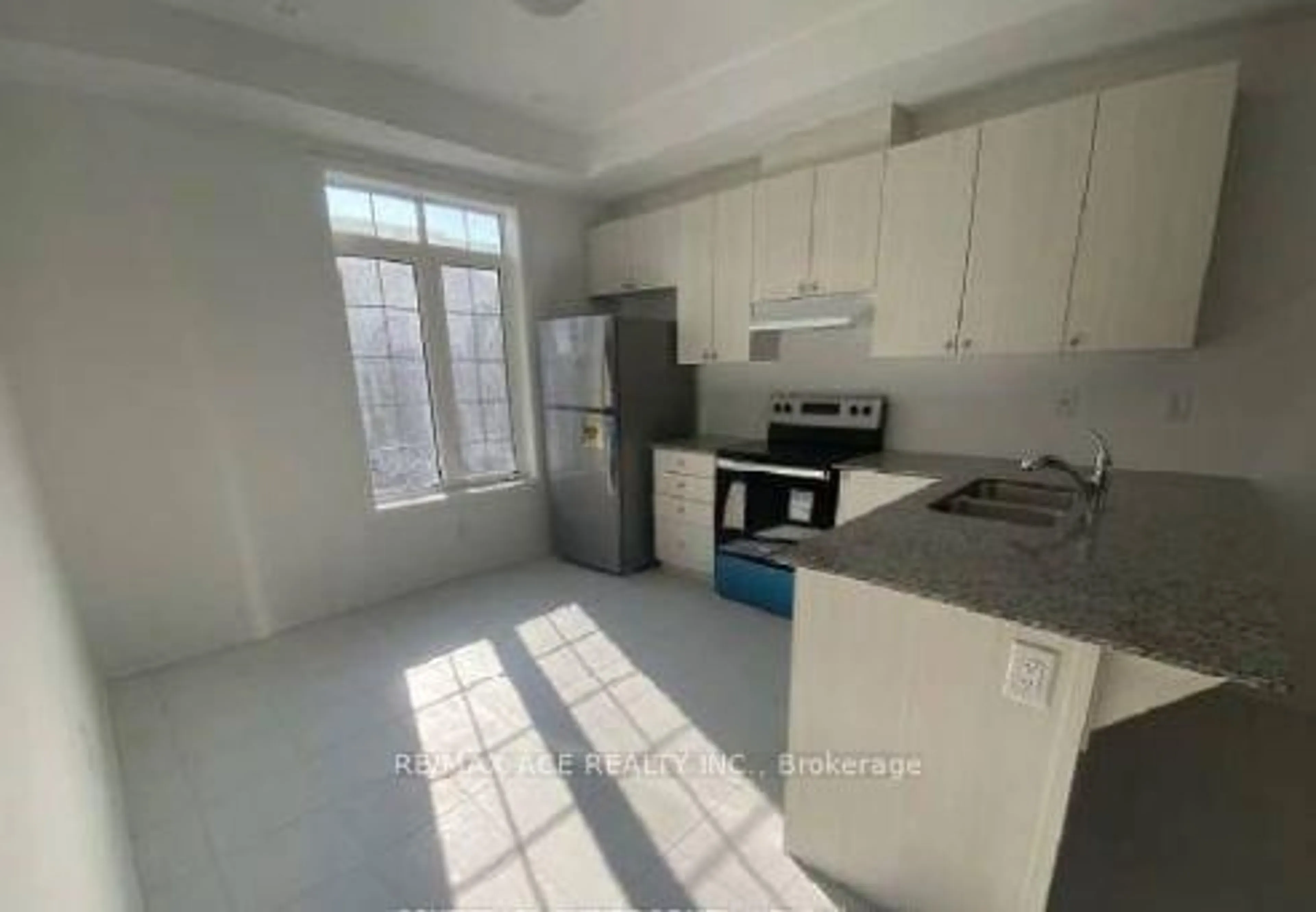 Standard kitchen, unknown for 39 Selfridge Way, Whitby Ontario L1N 0N9