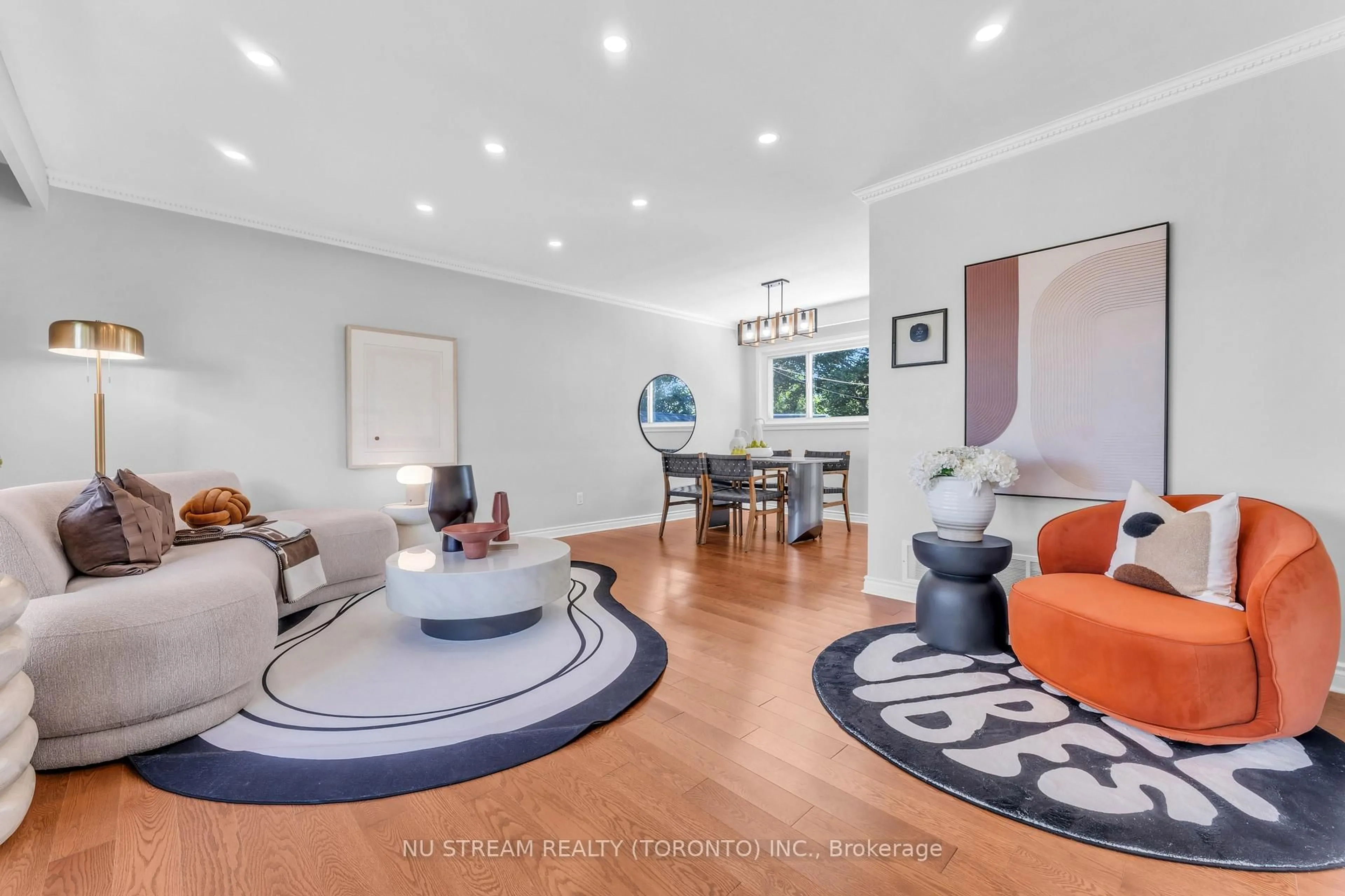 Living room with furniture, unknown for 35 Shrewsbury Sq, Toronto Ontario M1T 1L4