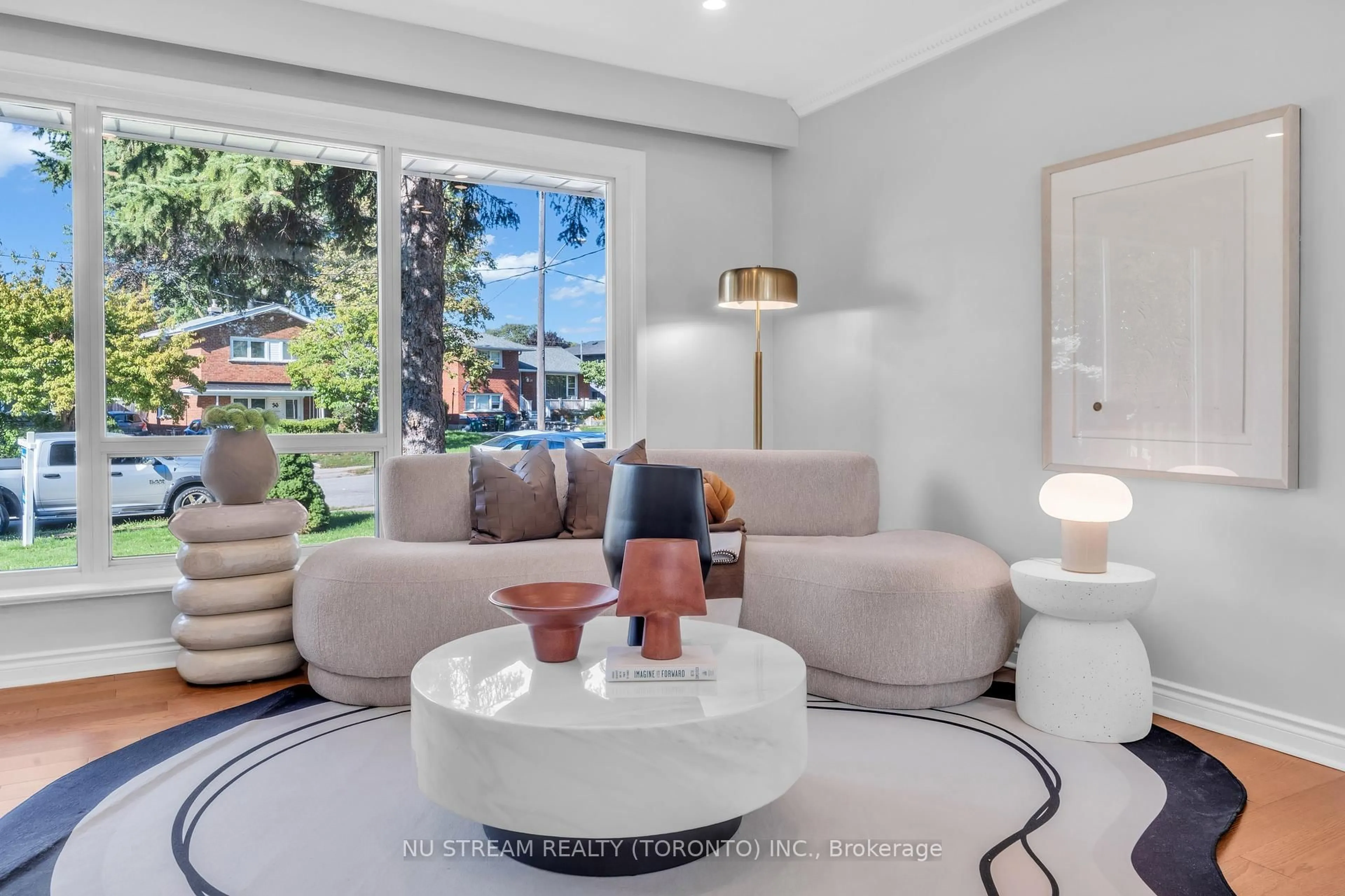 Living room with furniture, unknown for 35 Shrewsbury Sq, Toronto Ontario M1T 1L4