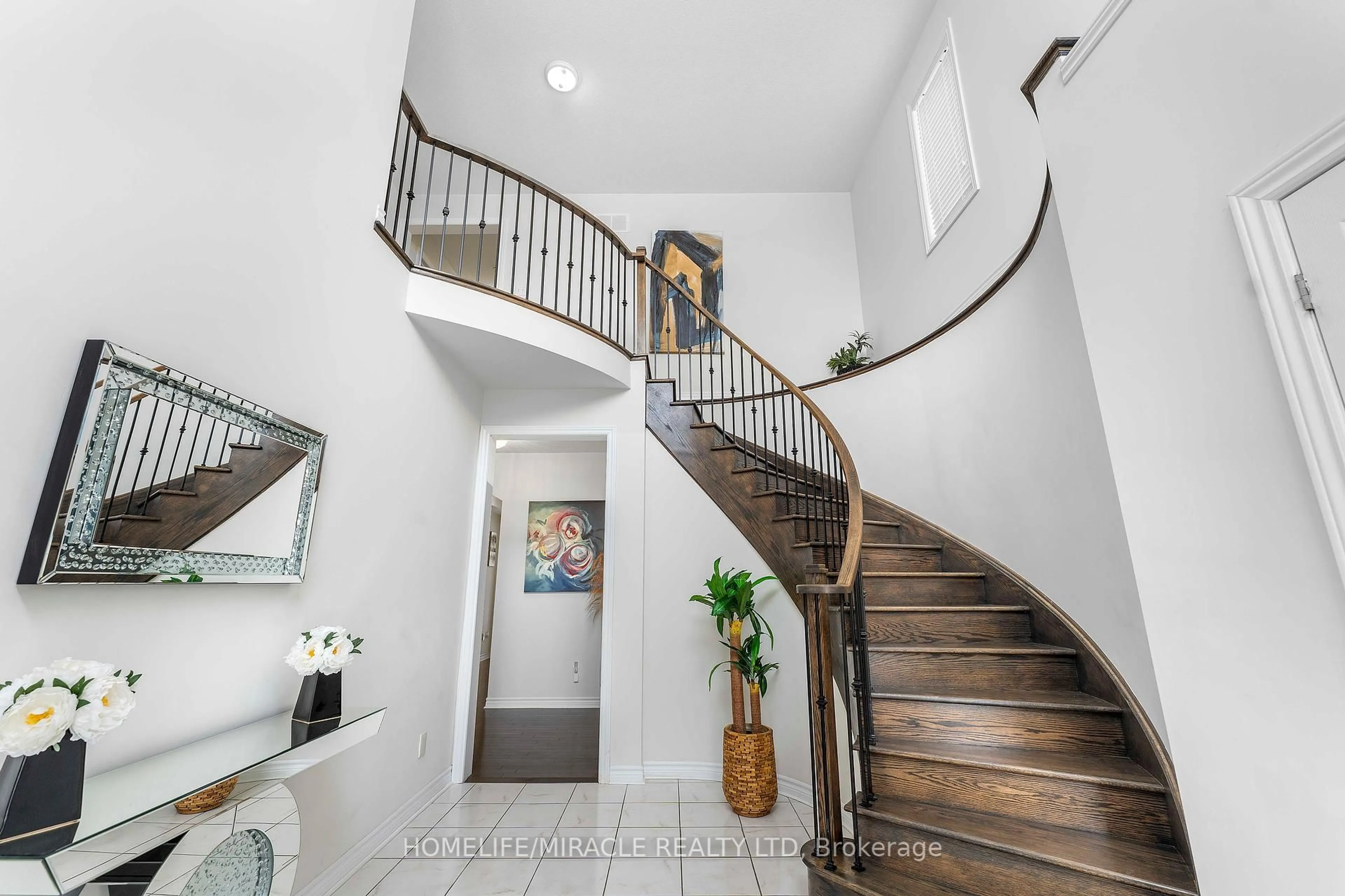 Stairs for 925 Greenhill Ave, Oshawa Ontario L1K 0X9