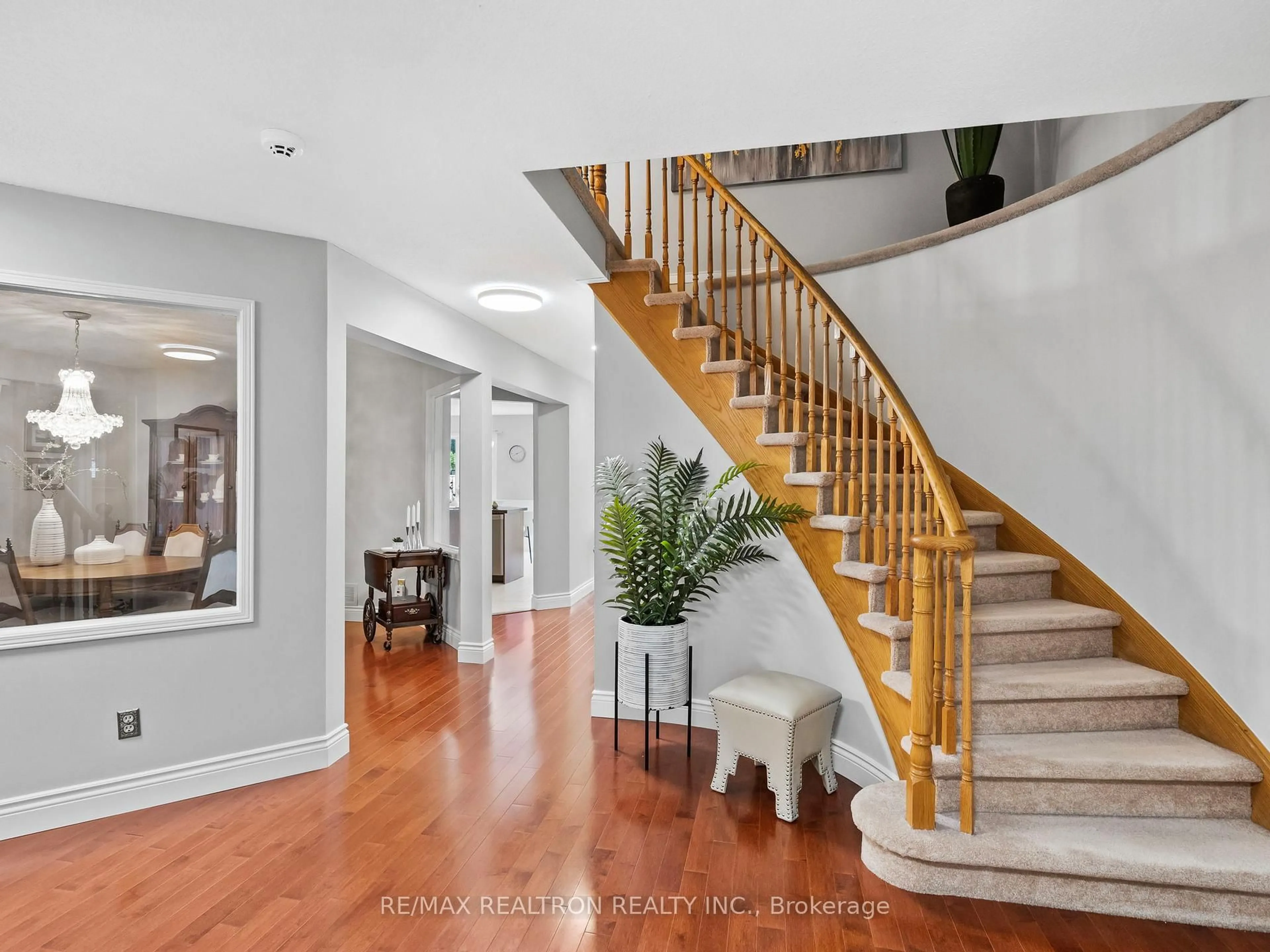 Indoor entryway for 62 Darby Crt, Toronto Ontario M1B 5H4