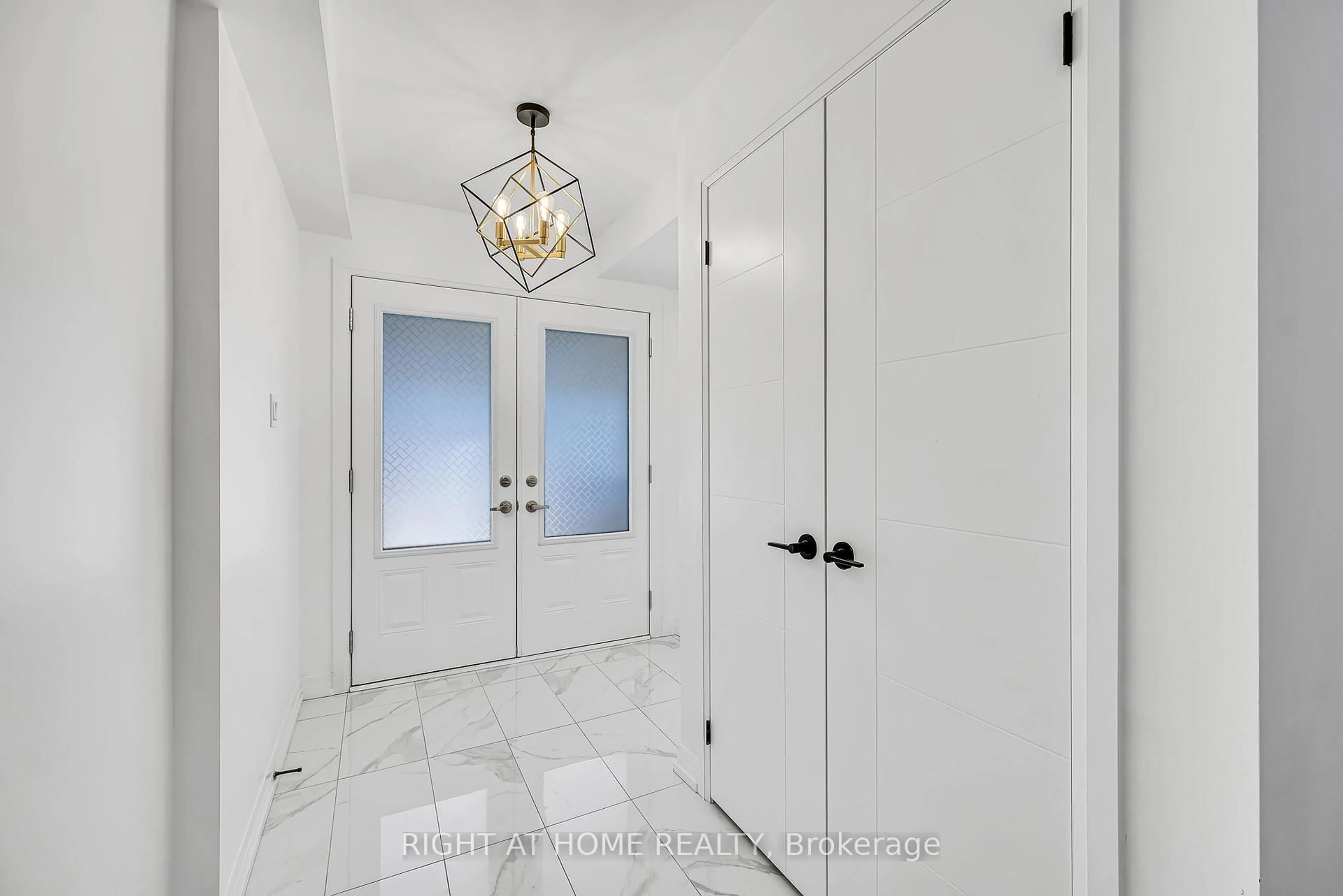 Indoor entryway for 112 Bavin St, Clarington Ontario L1C 7H5