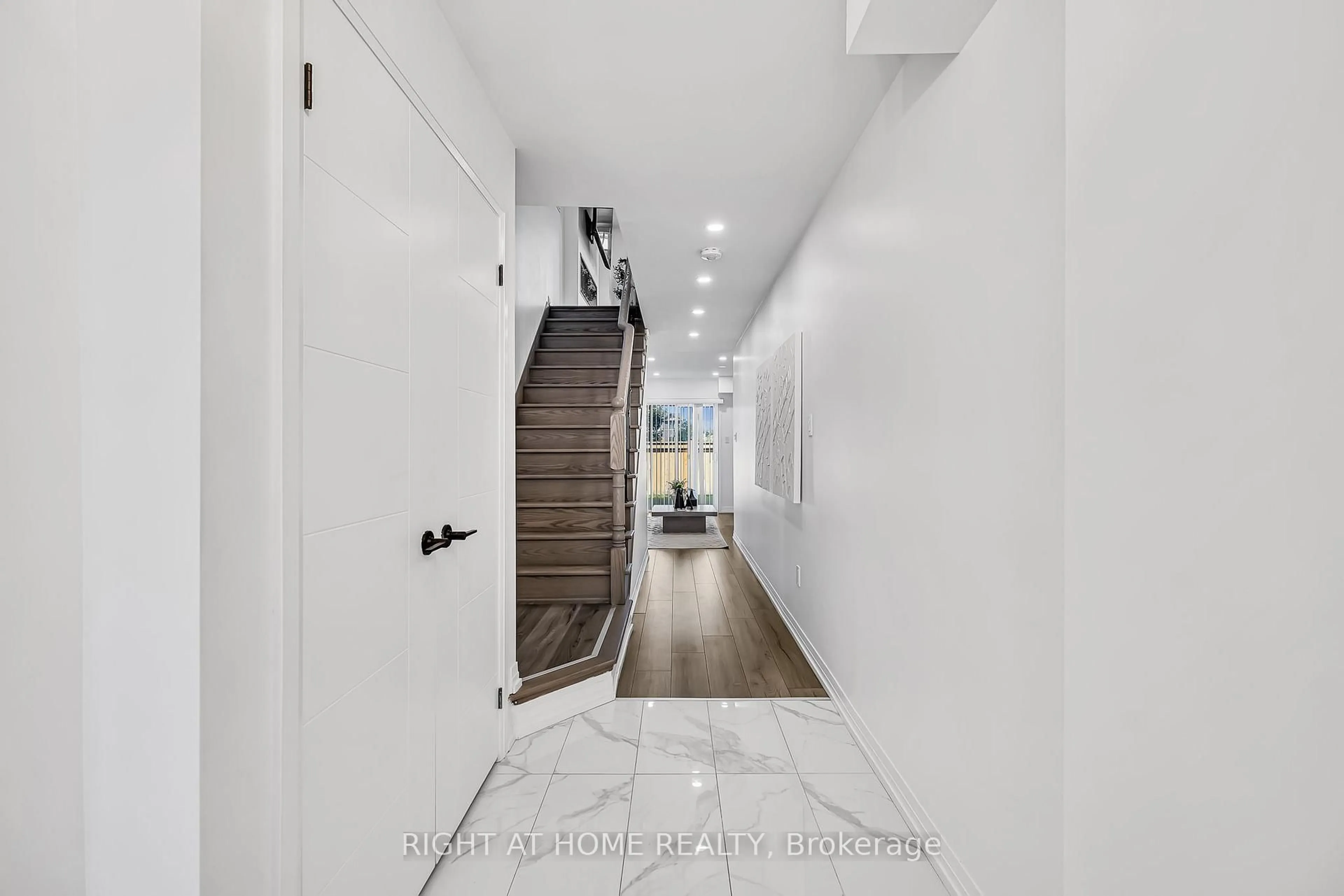 Indoor entryway for 112 Bavin St, Clarington Ontario L1C 7H5