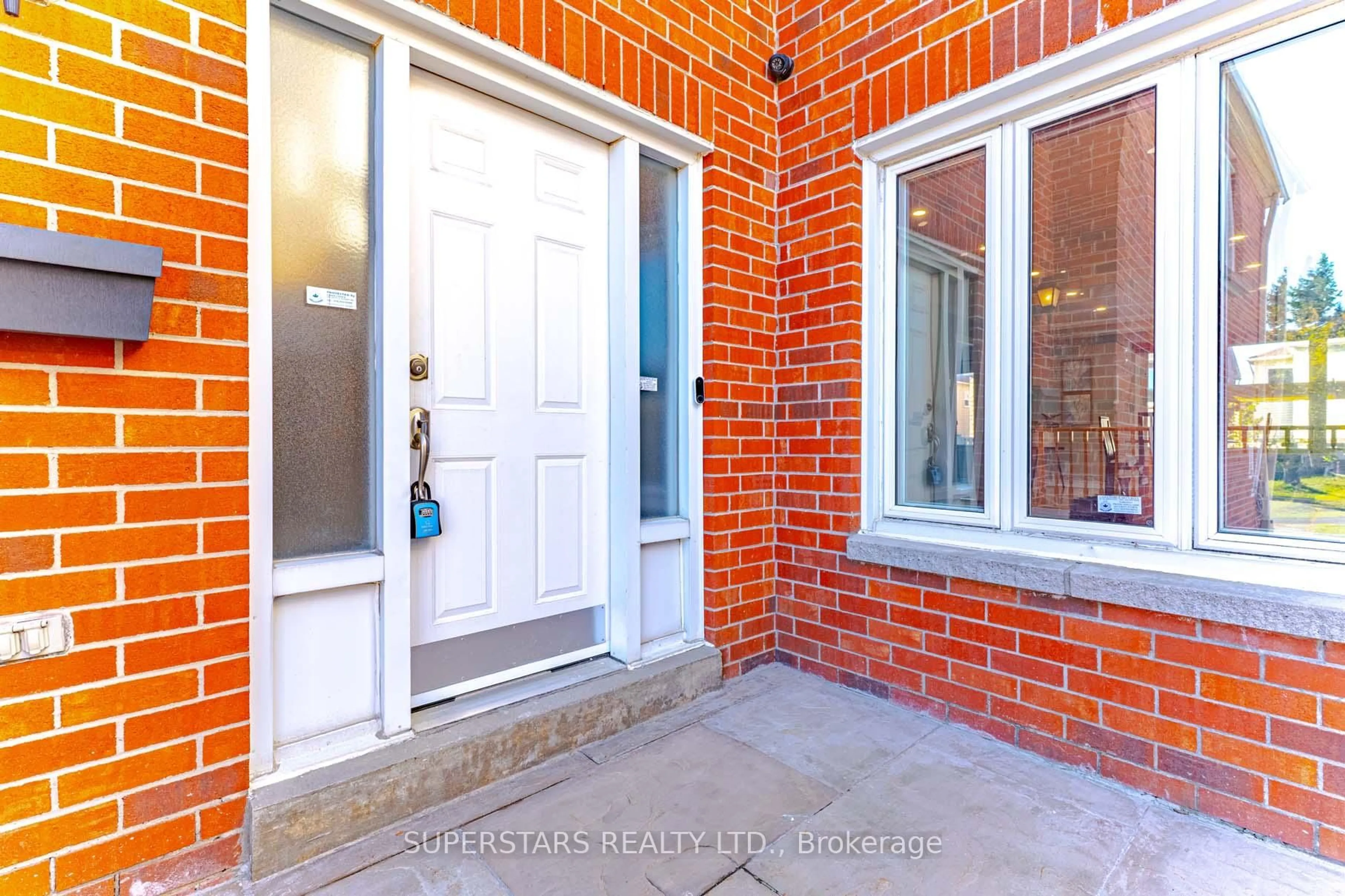 Indoor entryway for 103 New Forest Sq, Toronto Ontario M1V 2Z6