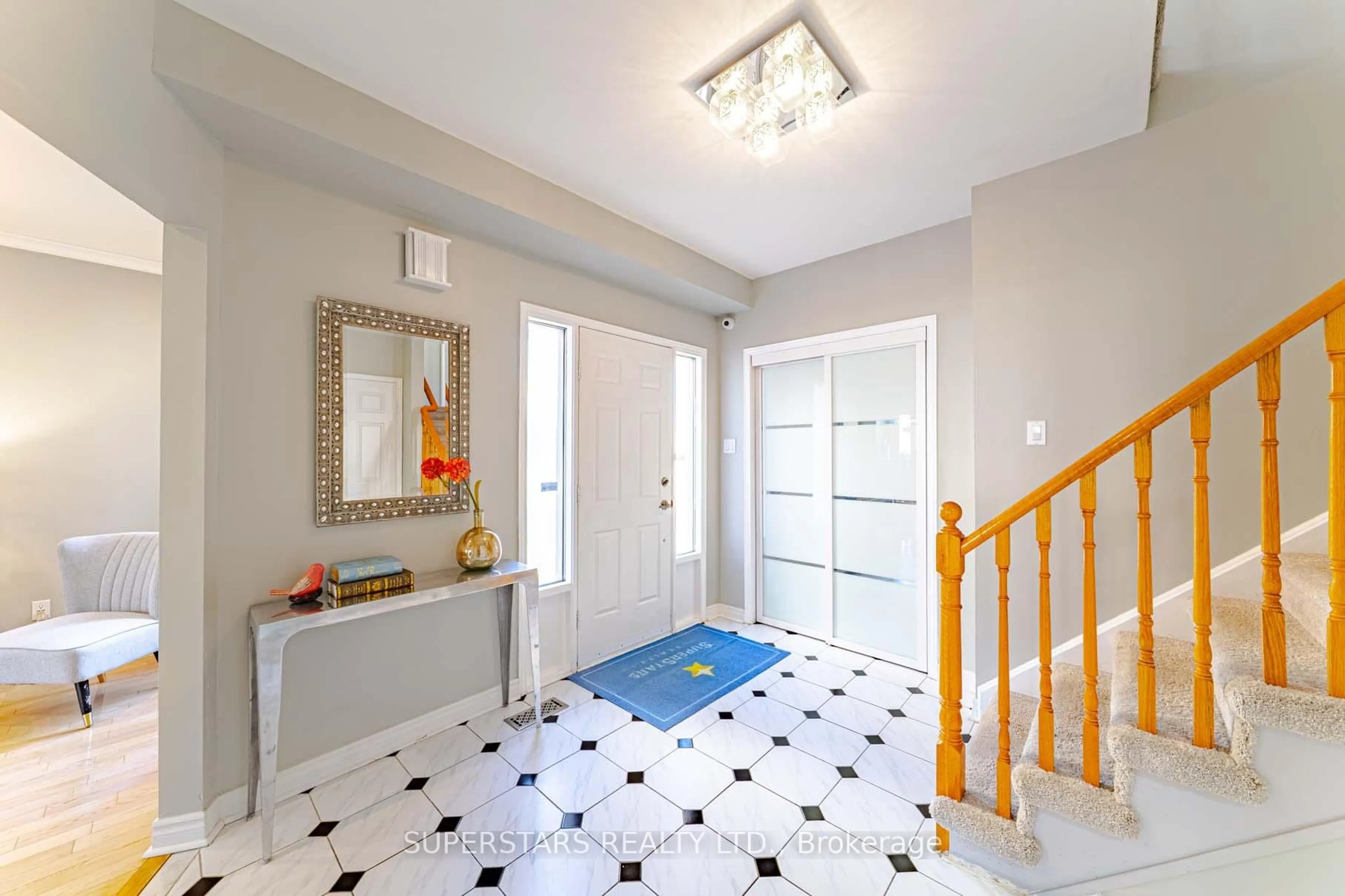 Indoor entryway for 103 New Forest Sq, Toronto Ontario M1V 2Z6